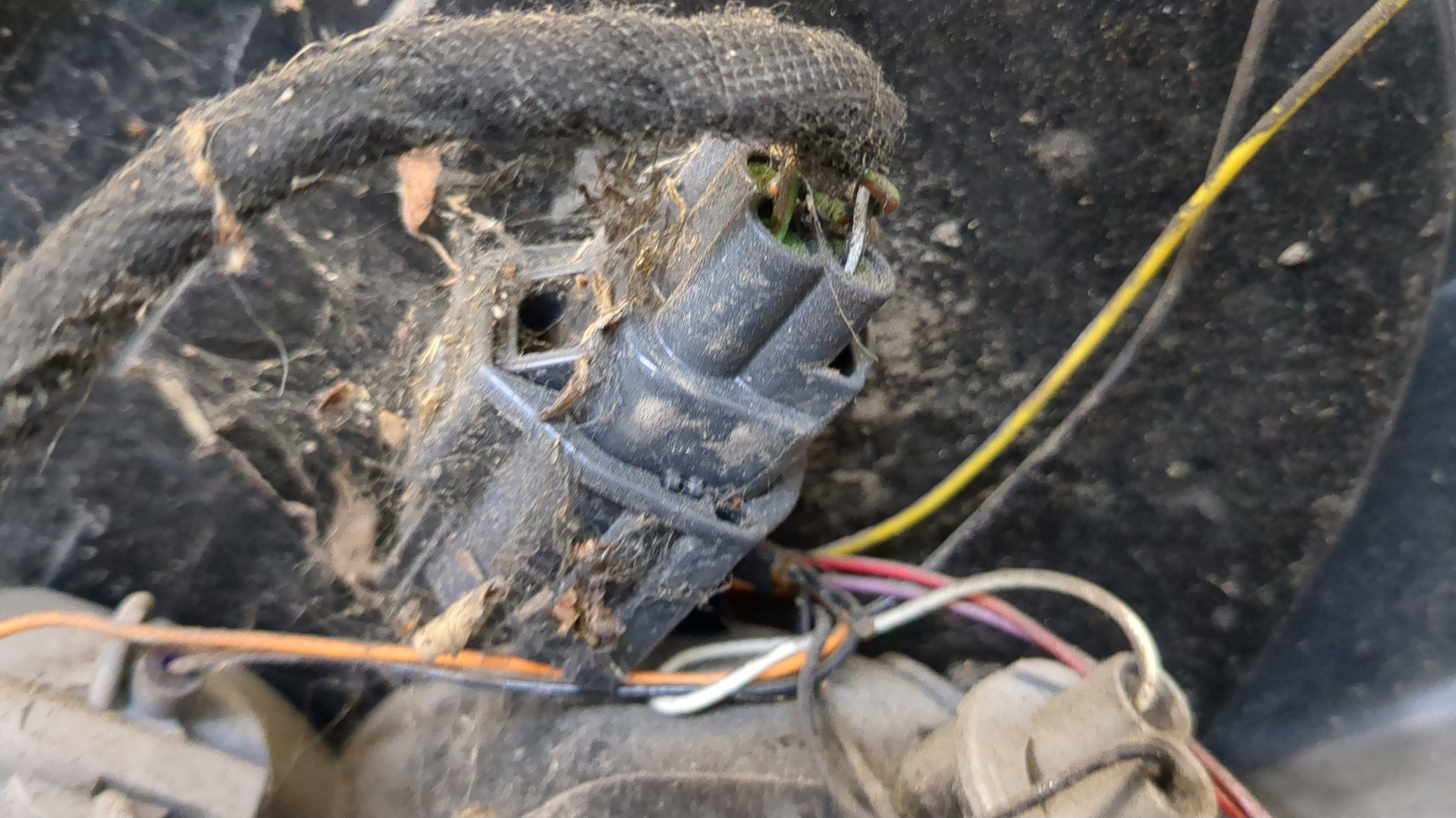 Фонарь задний левый