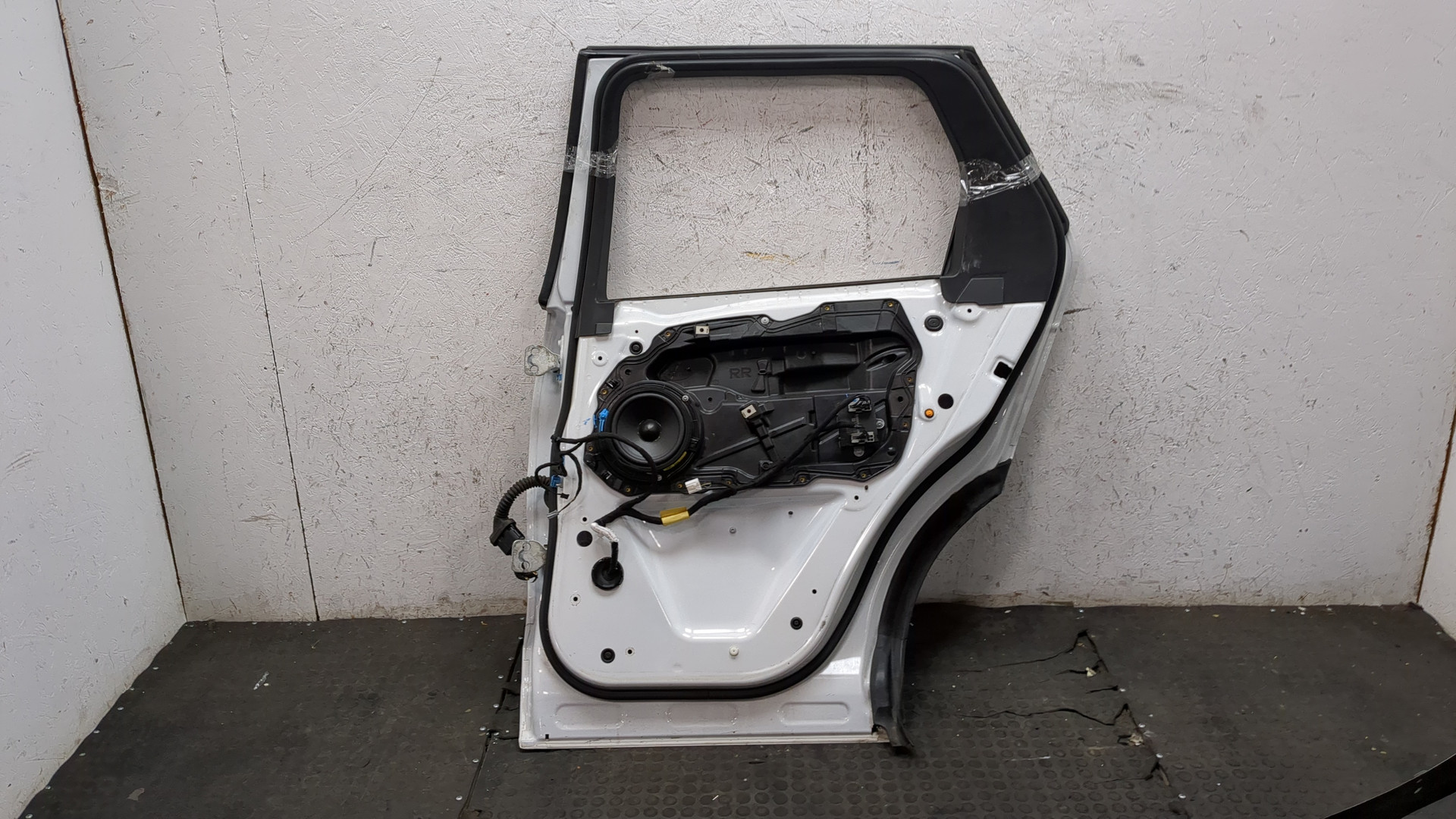 Дверь задняя правая