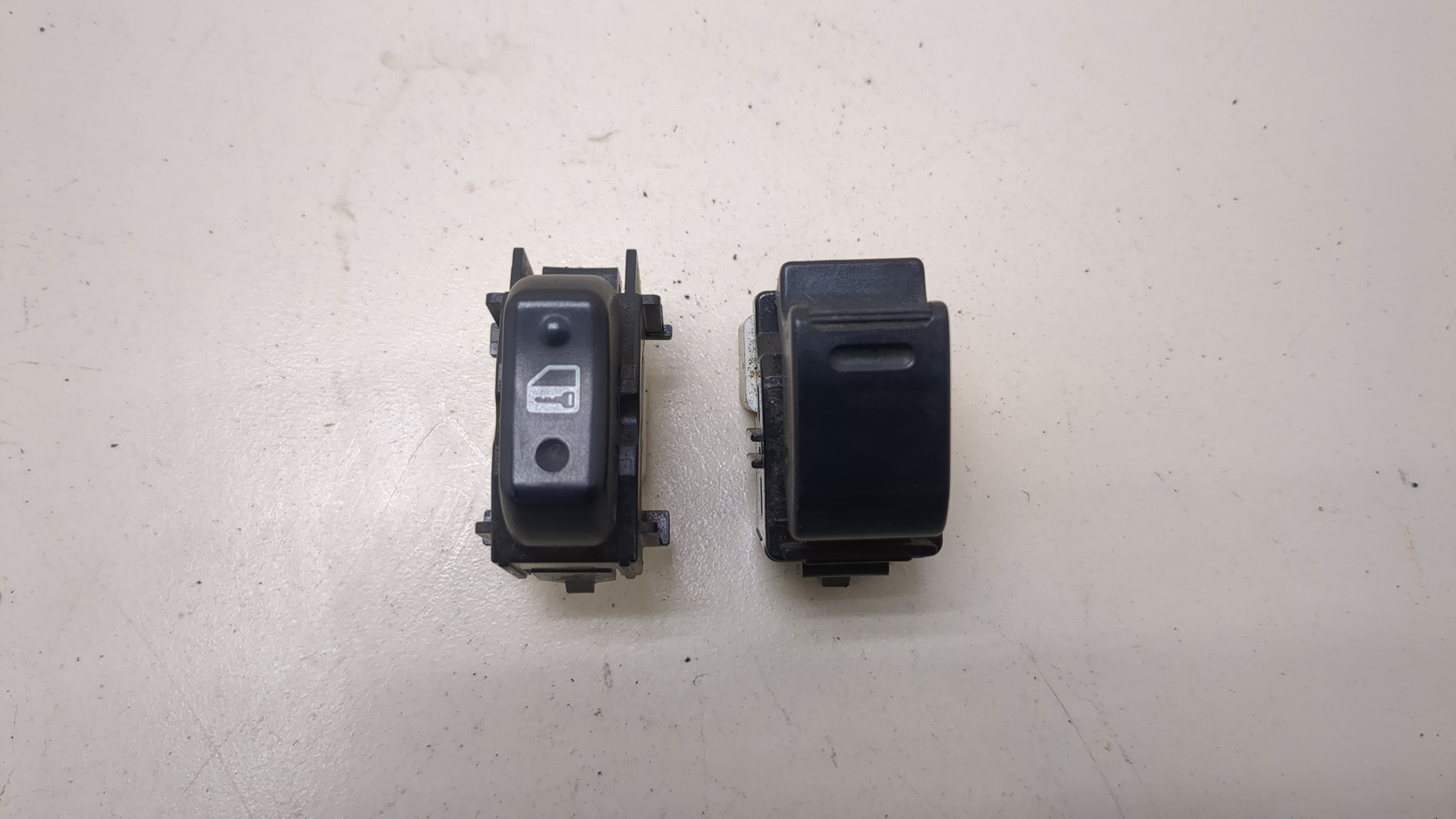 Кнопка стеклоподъемника