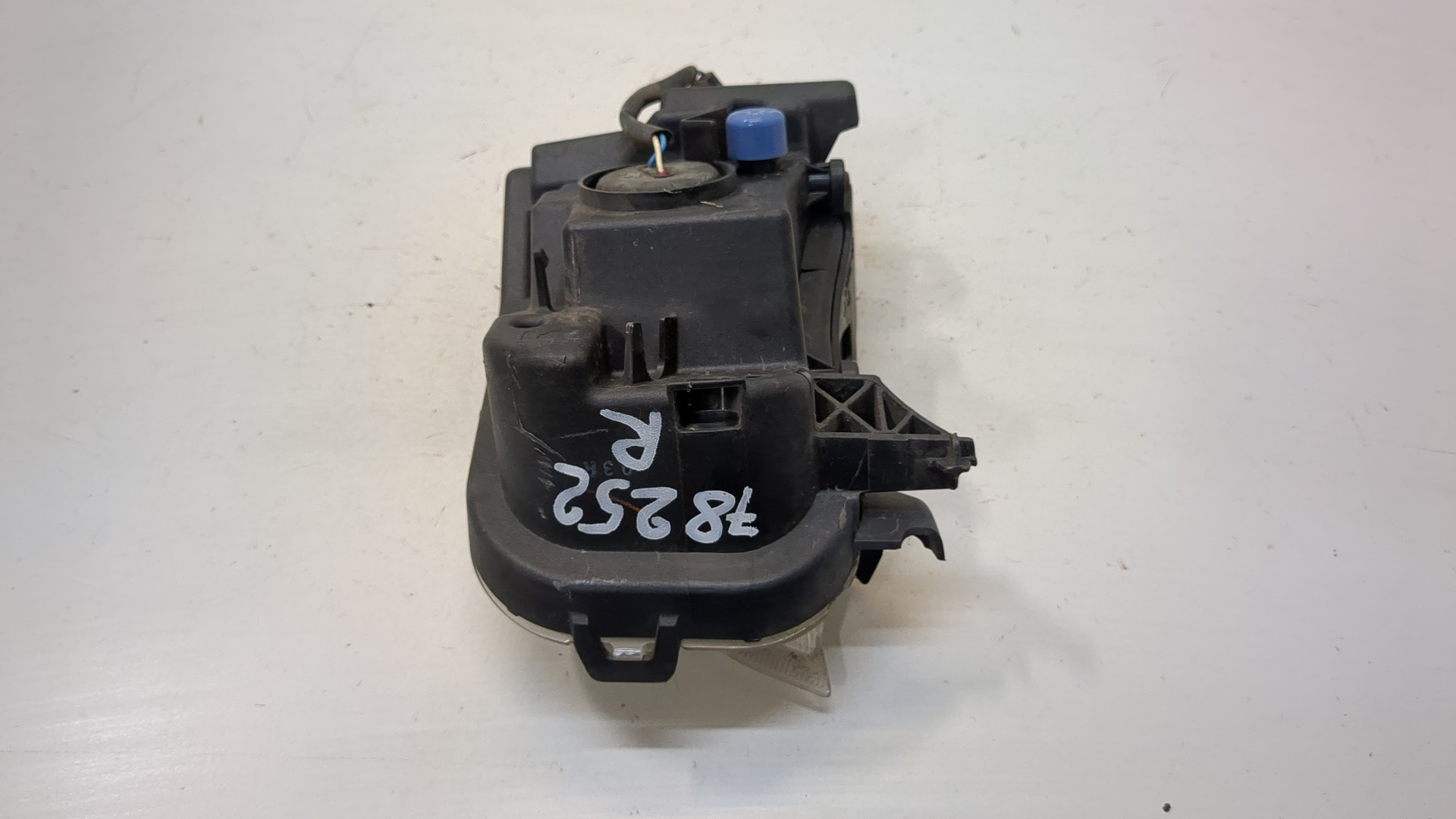 Фара противотуманная правая