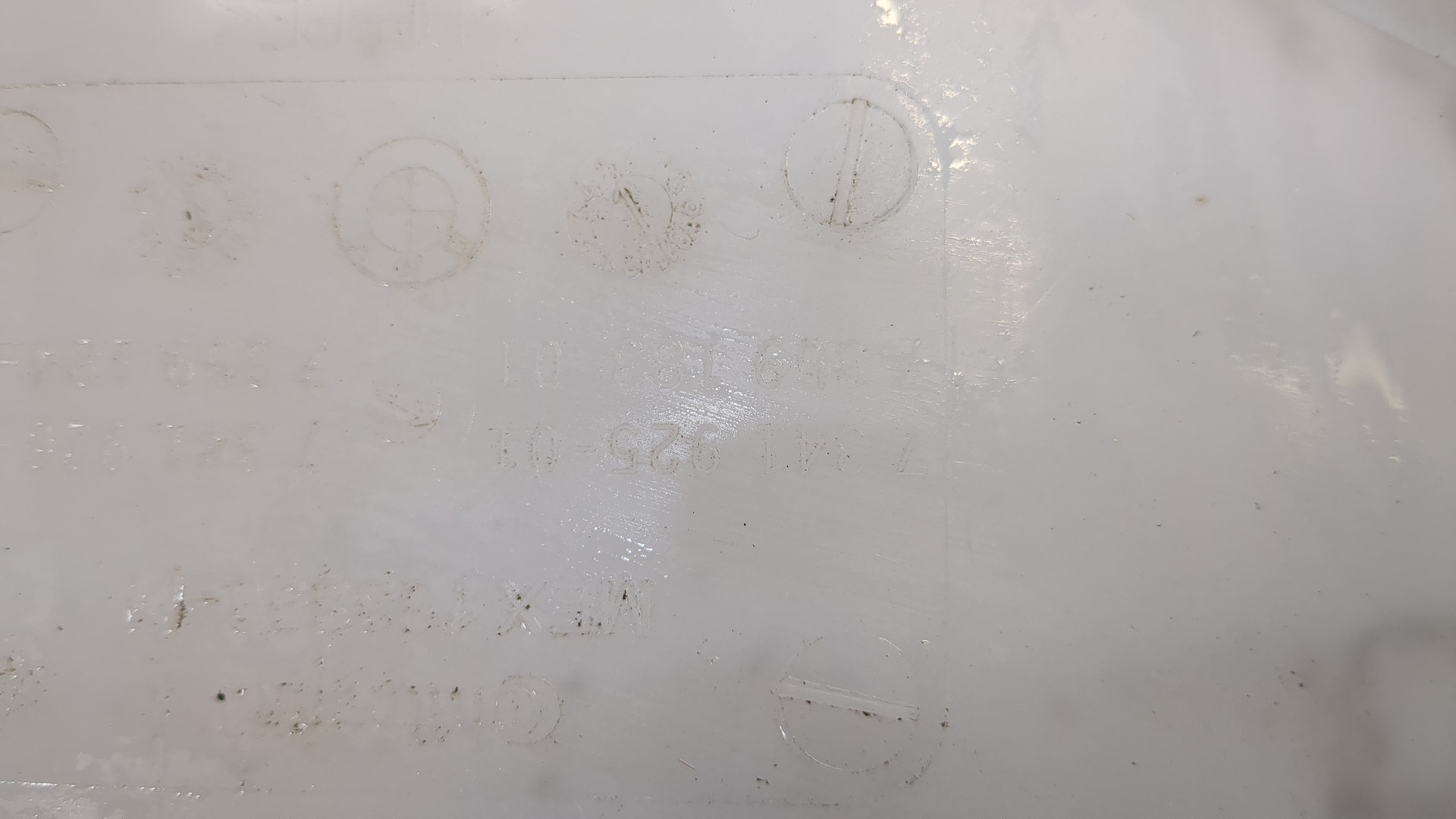 Бачок омывателя лобового стекла