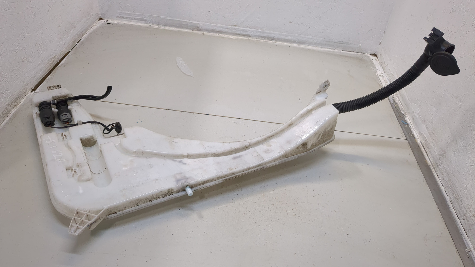 Бачок омывателя лобового стекла