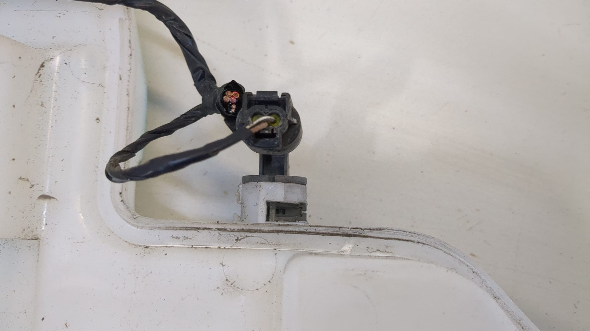 Бачок омывателя лобового стекла