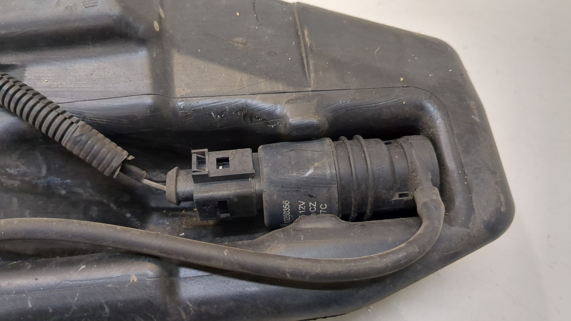 Бачок омывателя лобового стекла