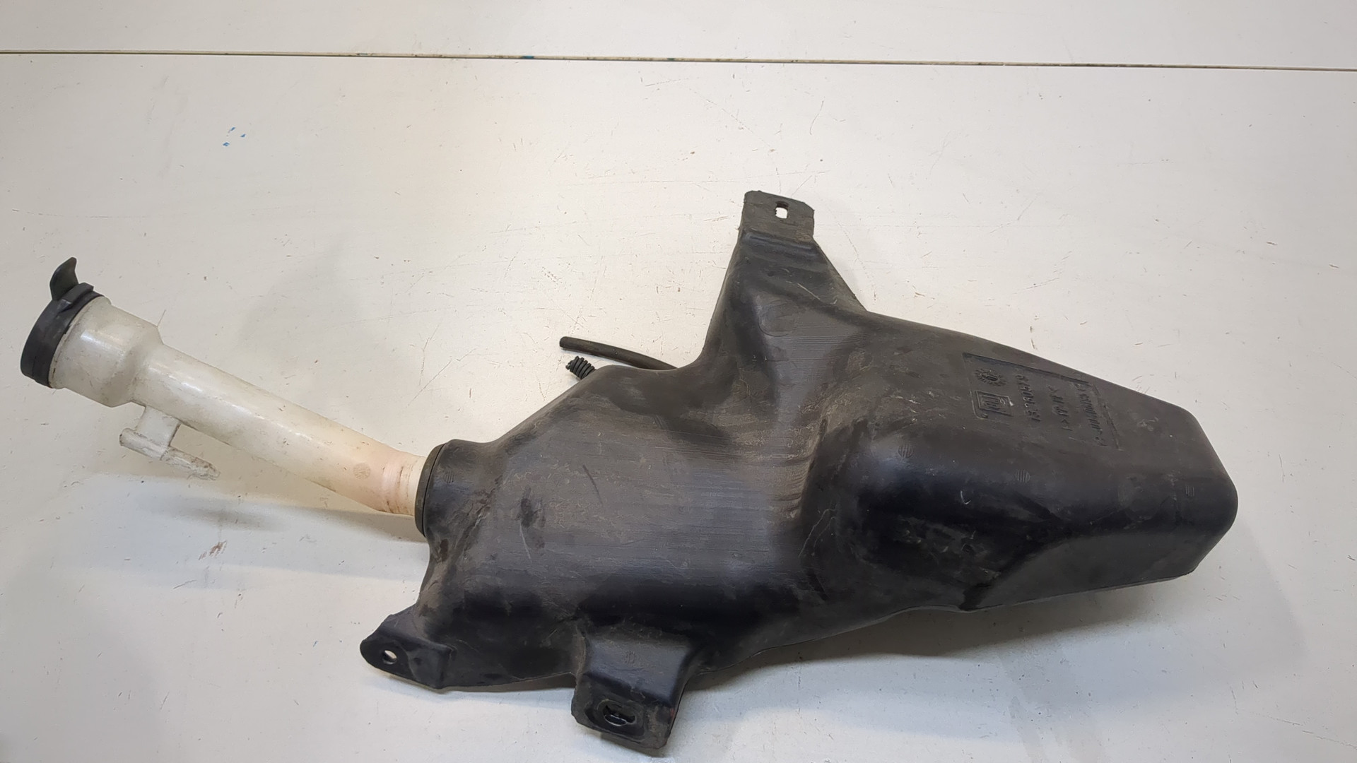 Бачок омывателя лобового стекла