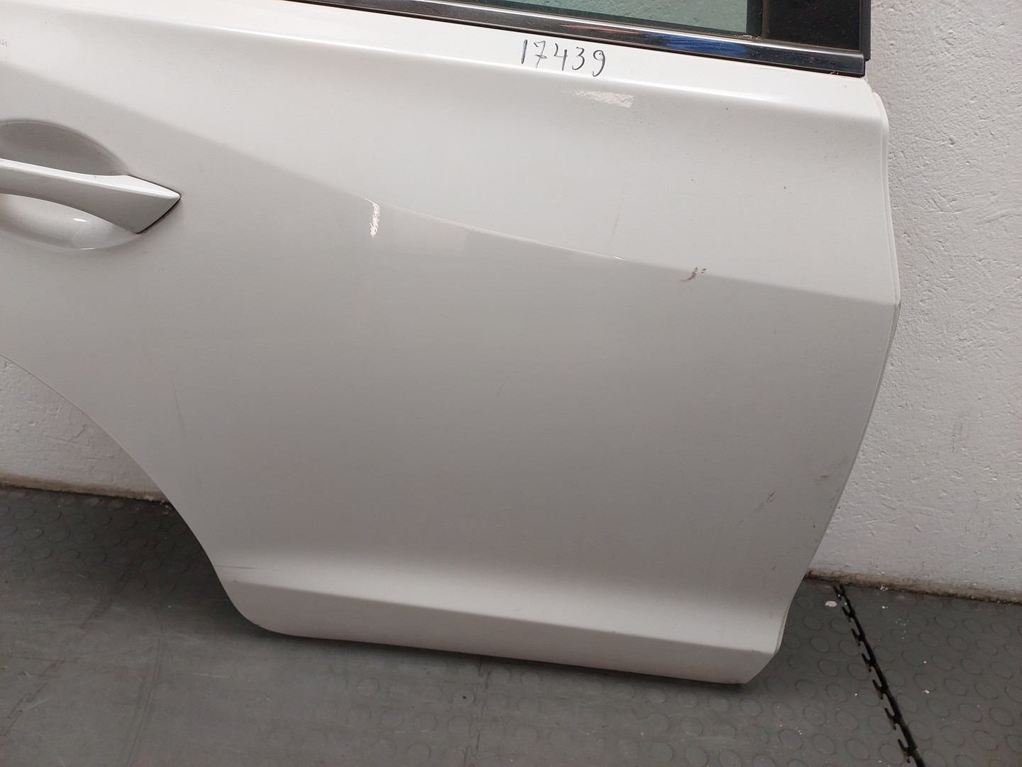 Дверь задняя правая