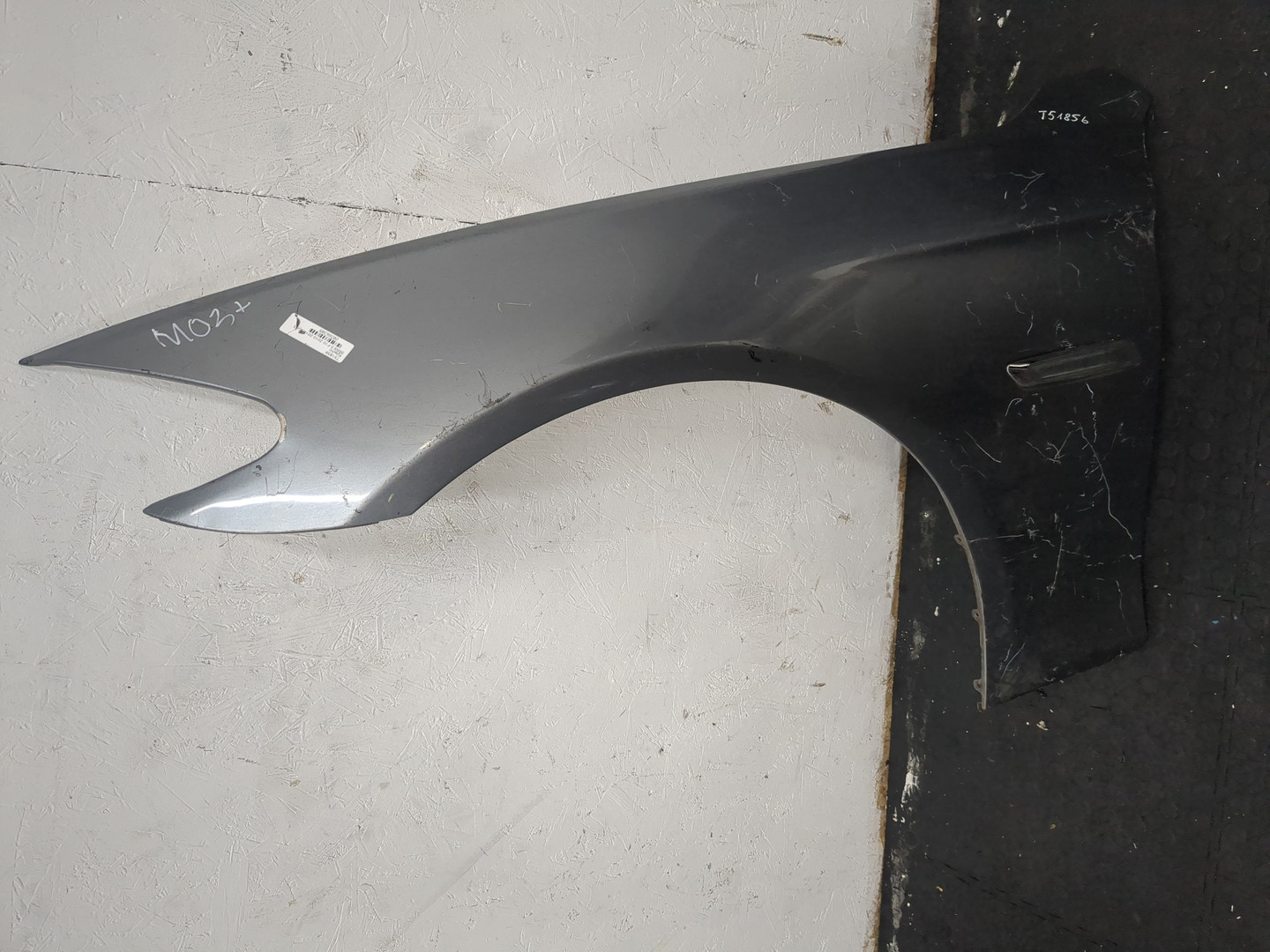 Крыло переднее левое