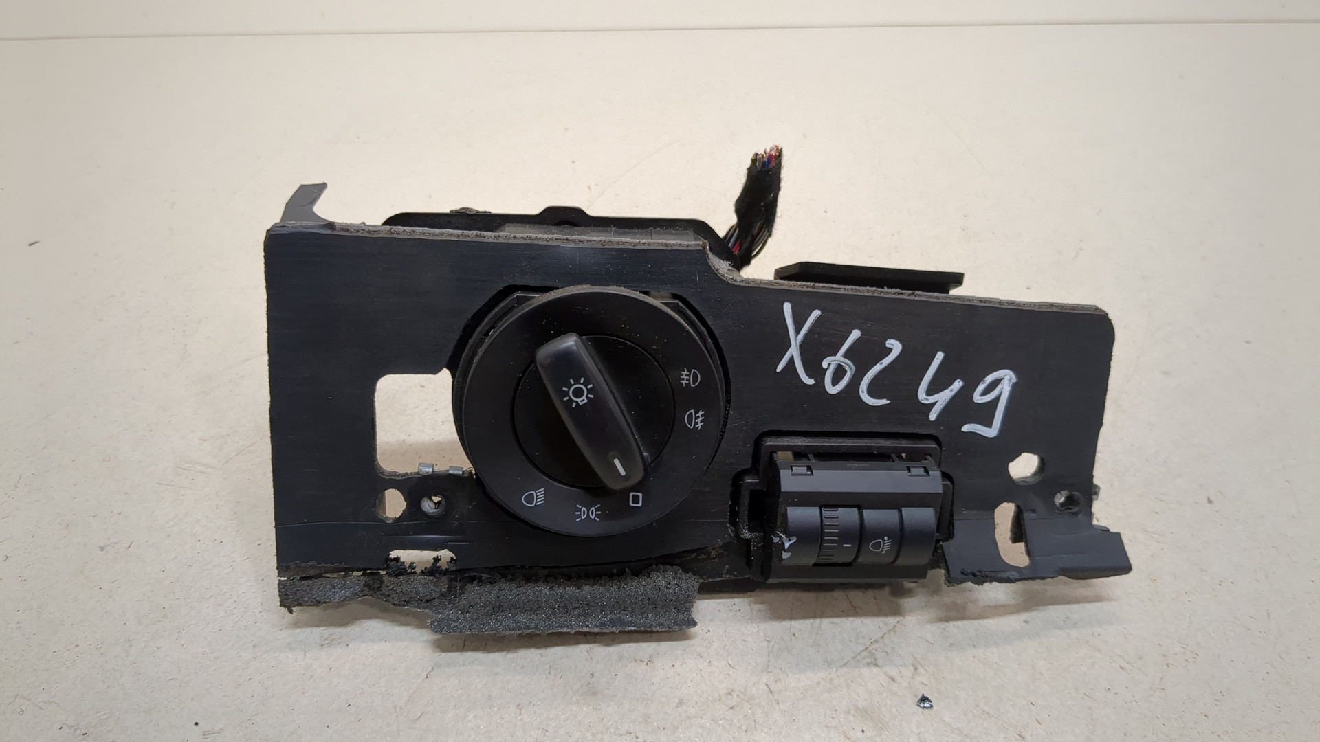 Переключатель света фар