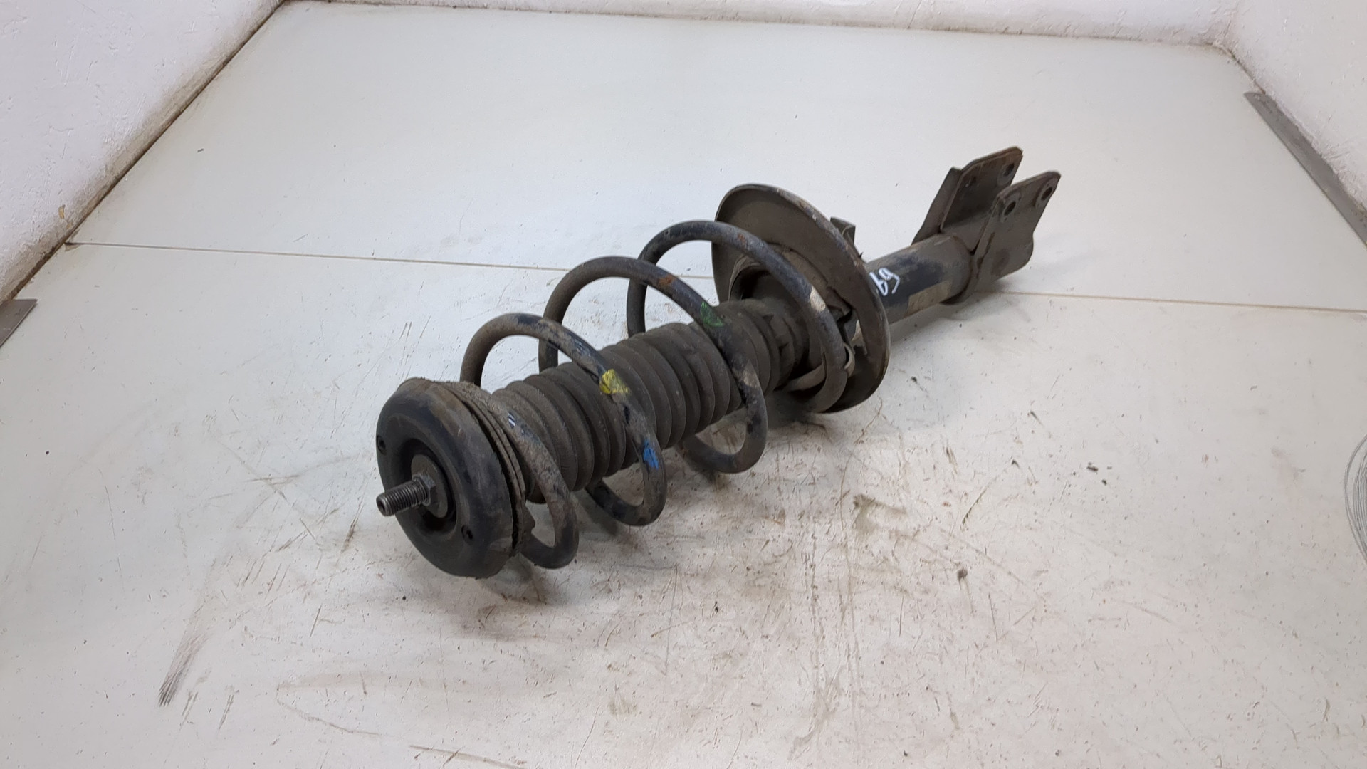 Амортизатор передний левый