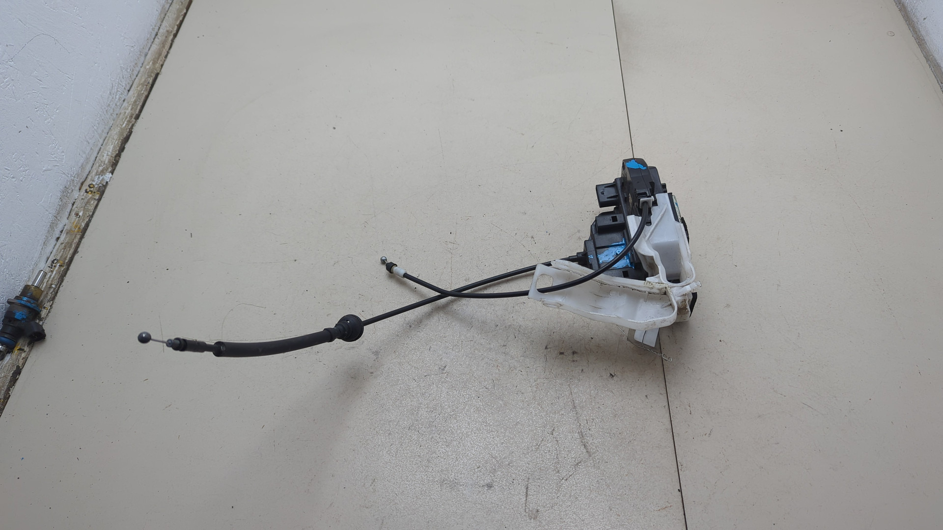 Замок двери задней правой