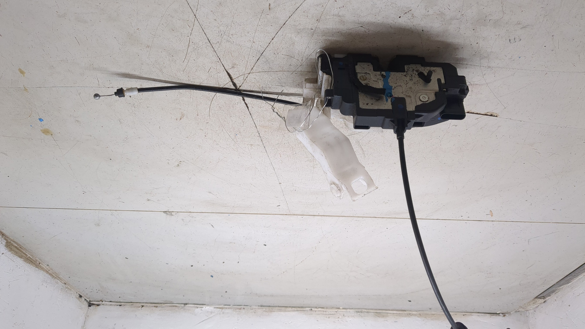 Замок двери задней правой