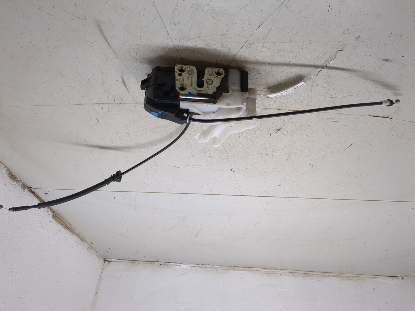 Замок двери задней правой