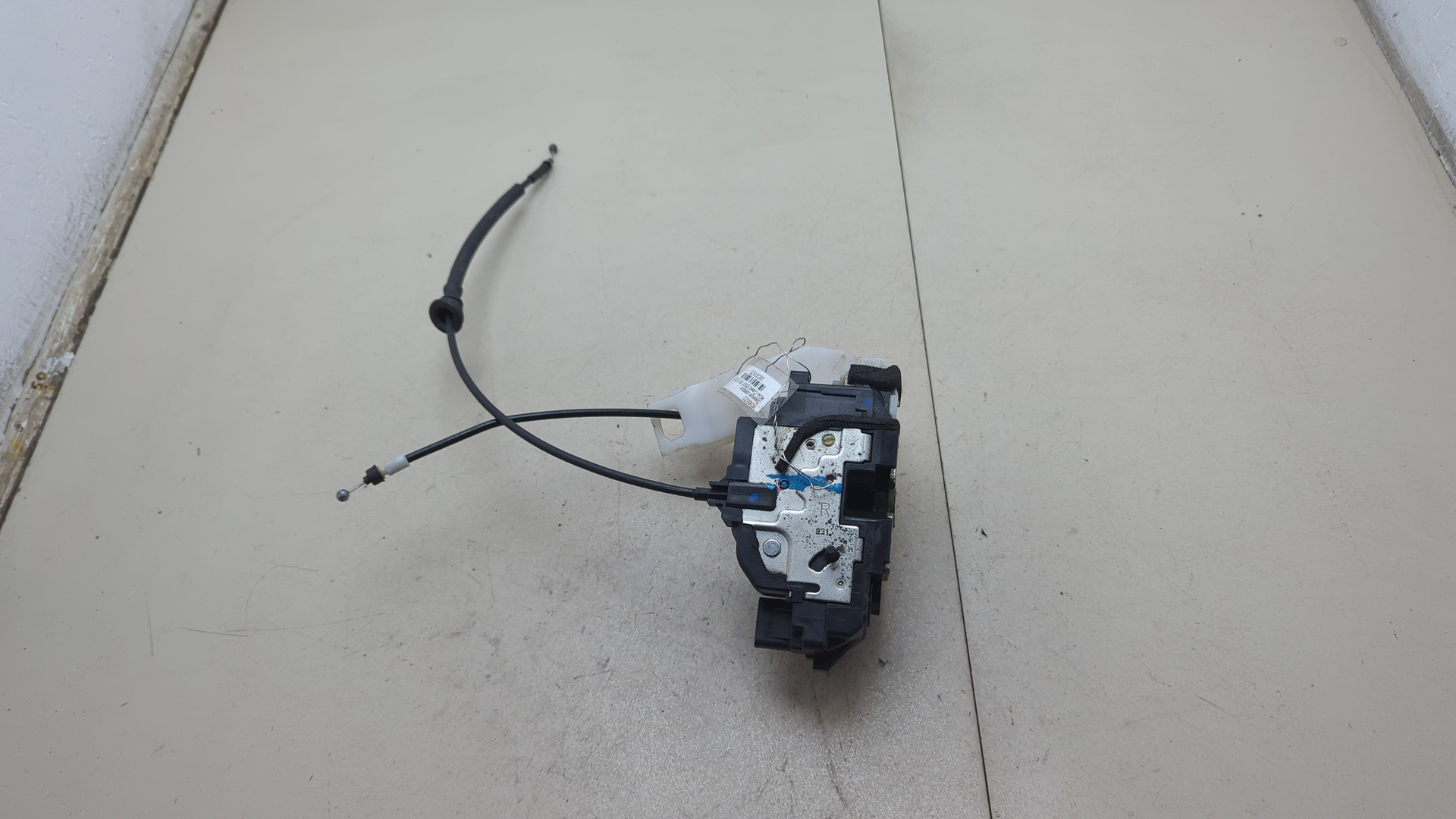 Замок двери задней правой