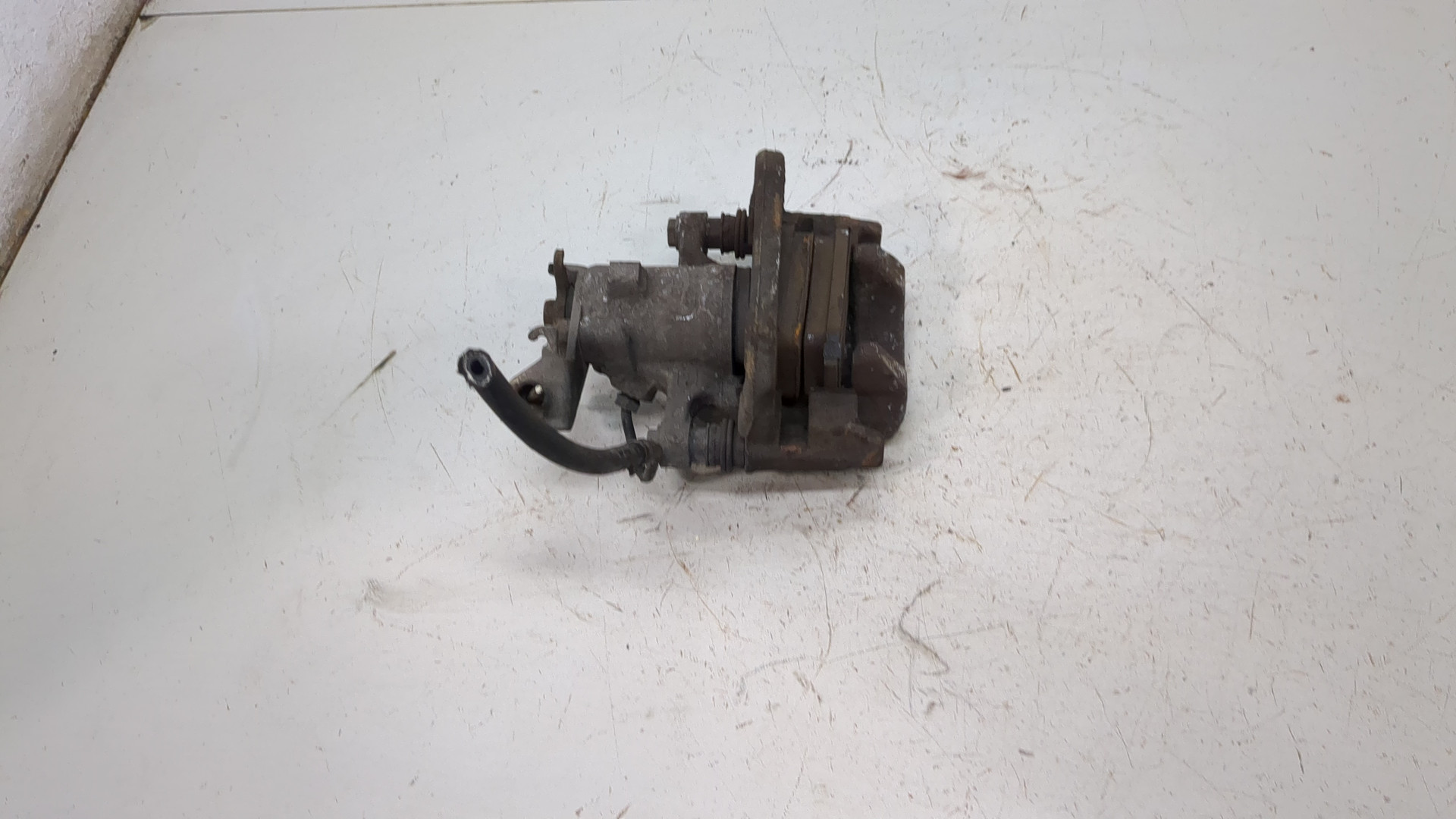 Суппорт задний левый