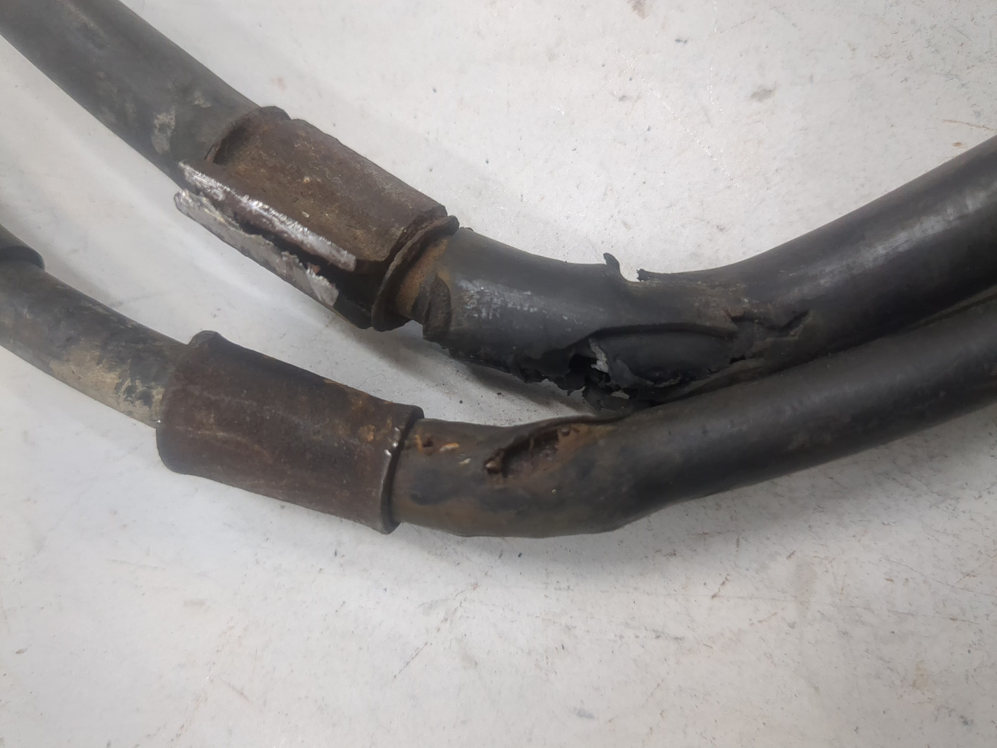 Трос стояночного тормоза