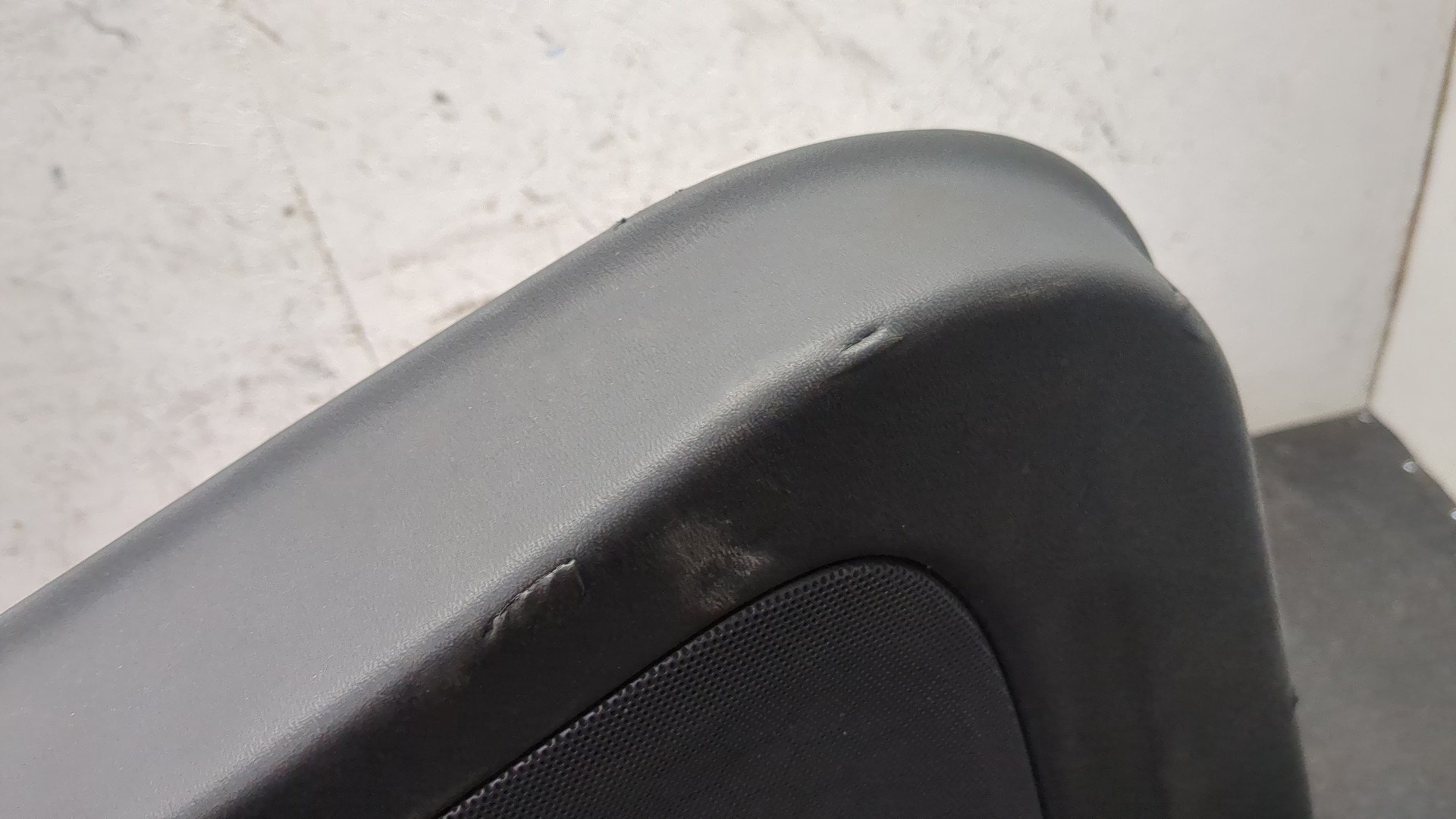 Обшивка двери передней левой