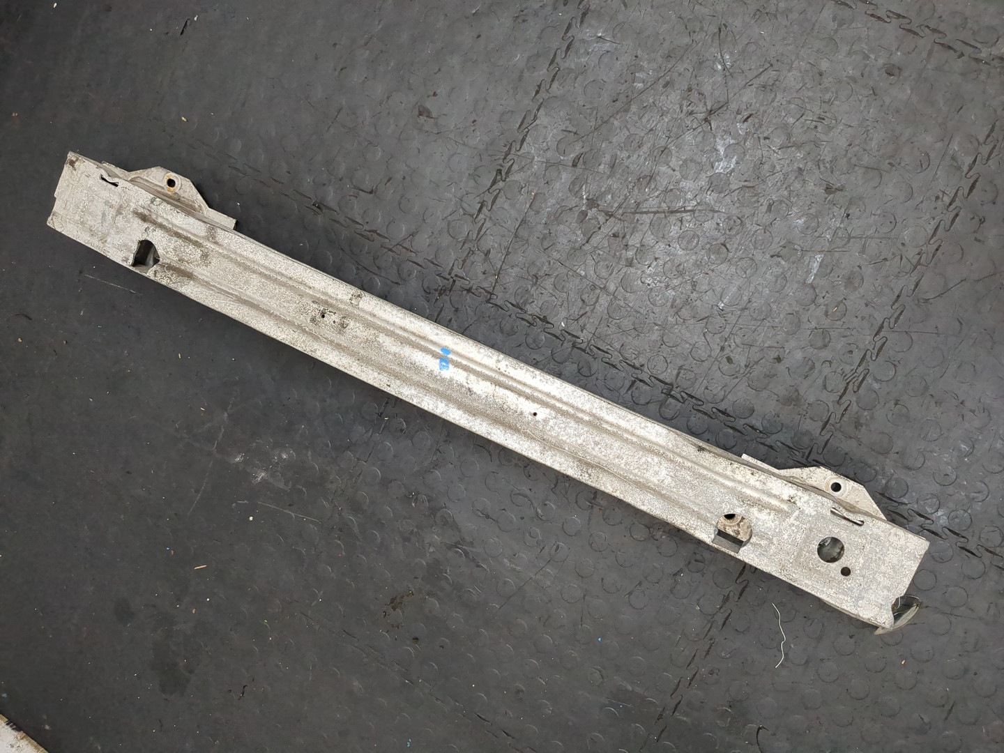 Усилитель заднего бампера