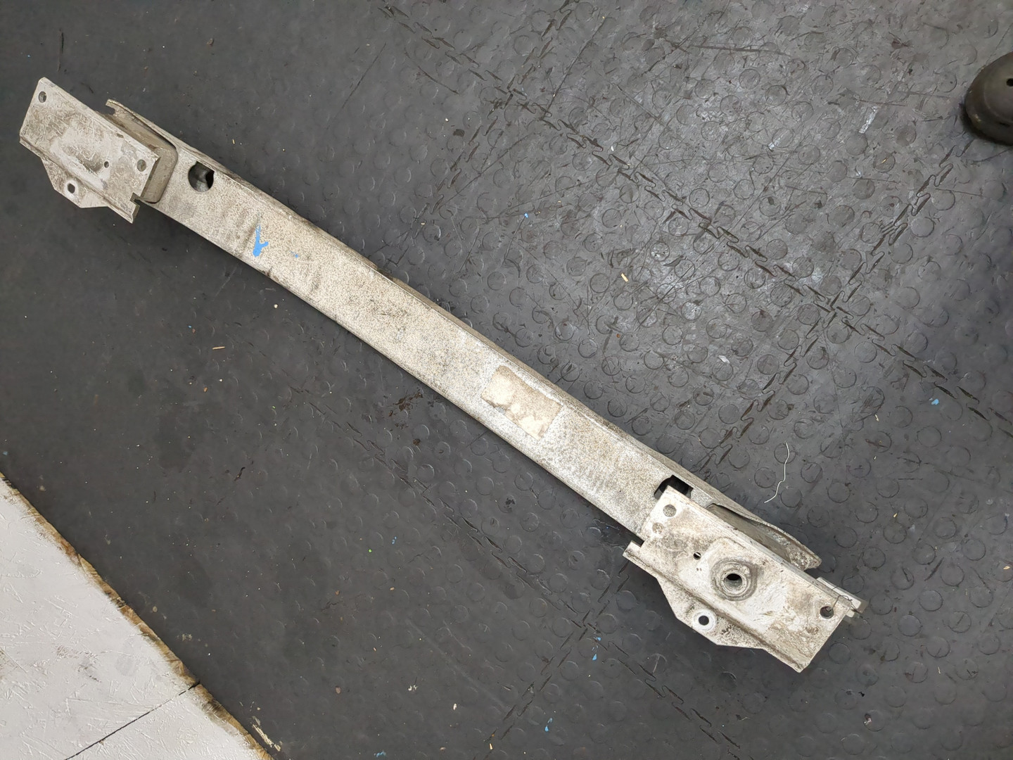 Усилитель заднего бампера