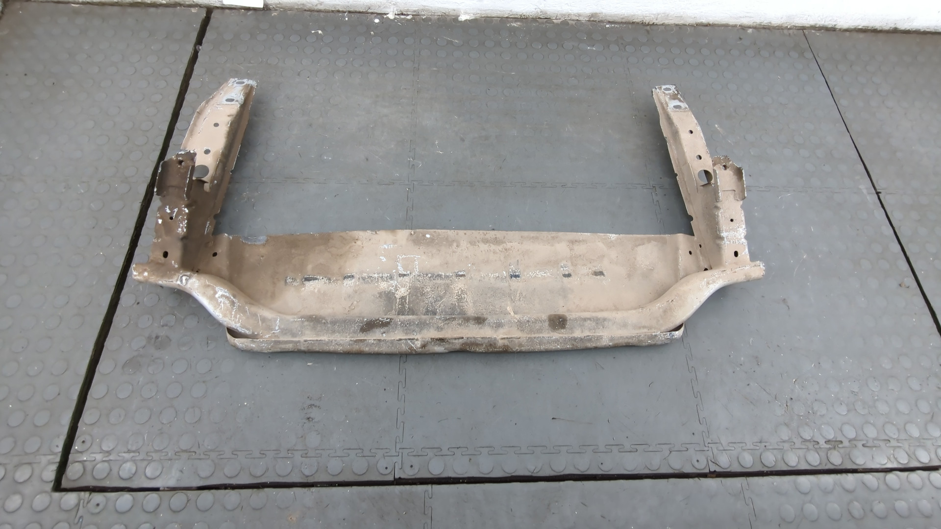 Балка подрадиаторная