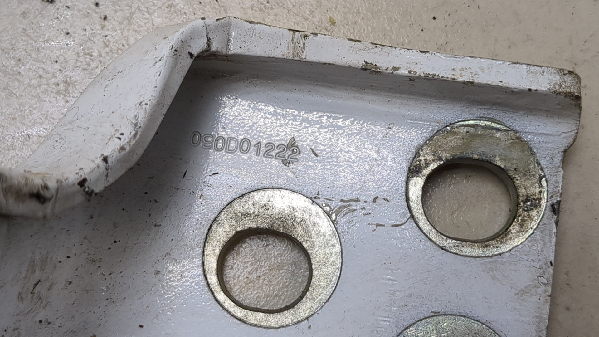 Петля двери