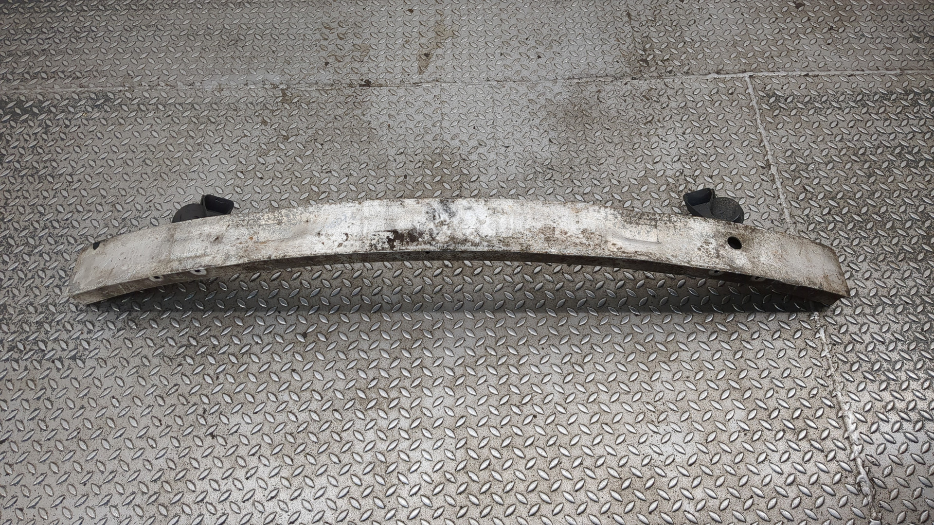 Усилитель переднего бампера