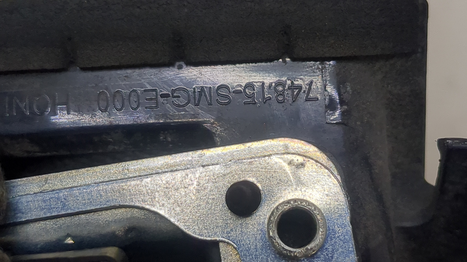 Кнопка открывания багажника