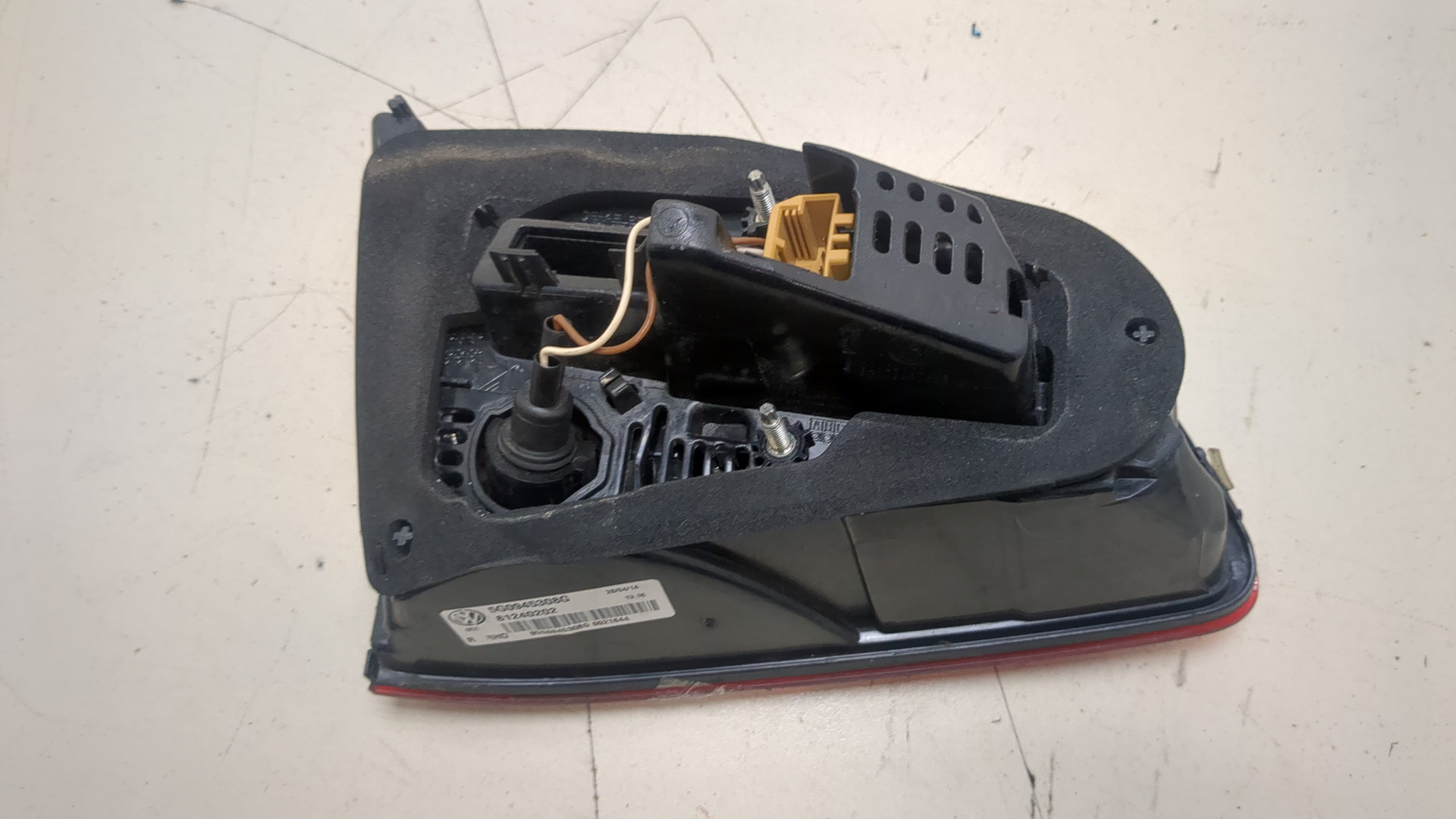 Фонарь задний внутренний правый