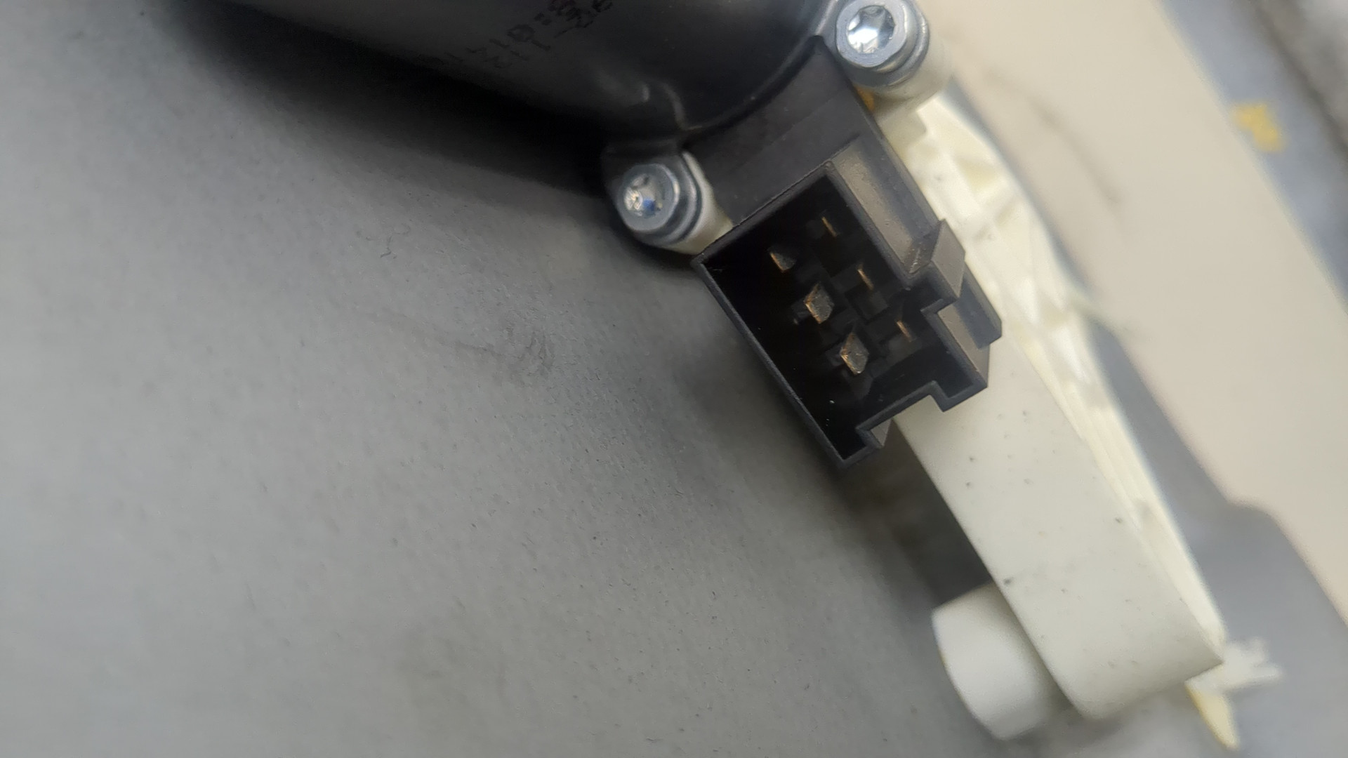 Стеклоподъемник электр. задний левый