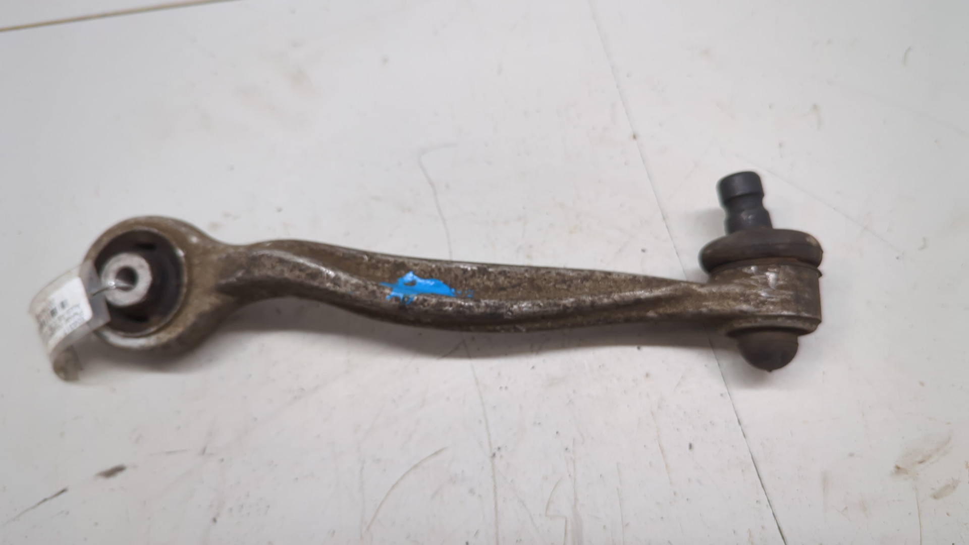Рычаг передний левый