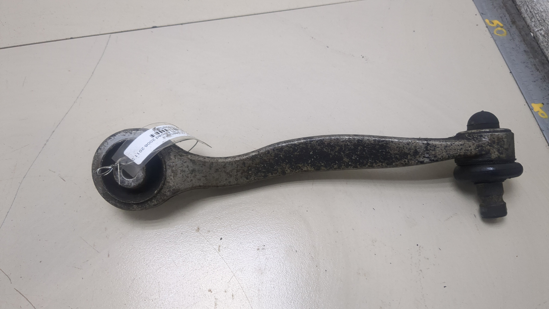 Рычаг передний левый