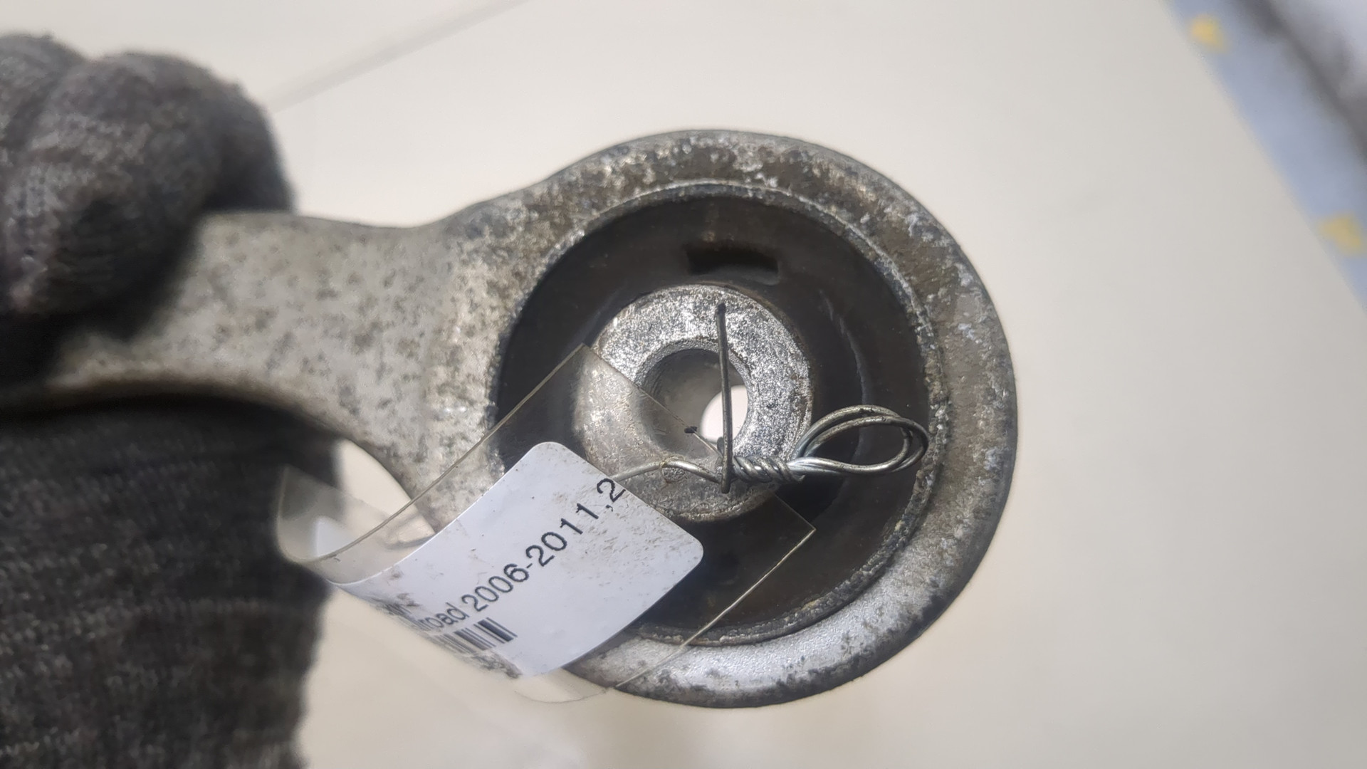 Рычаг передний левый