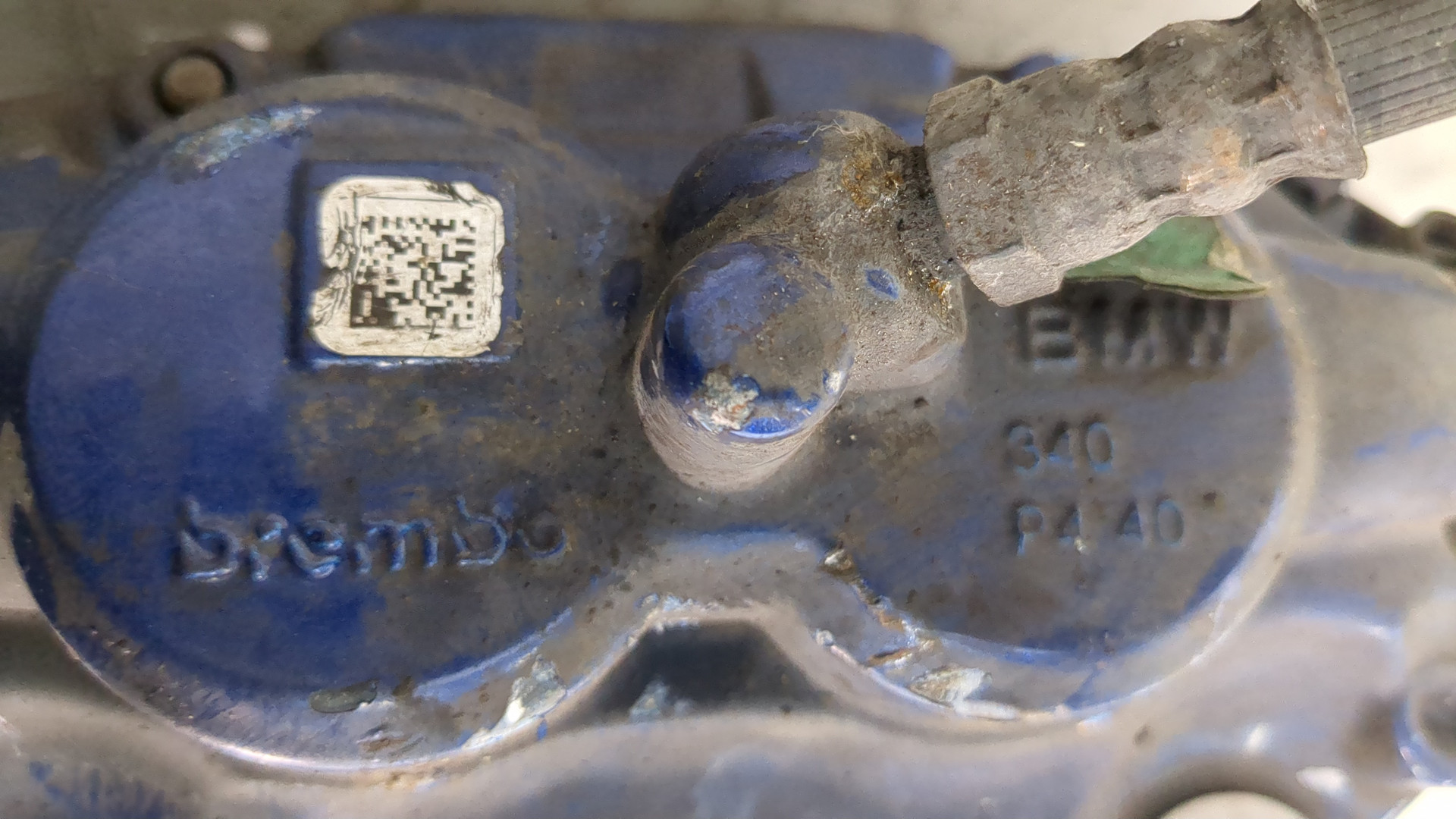 Суппорт передний левый