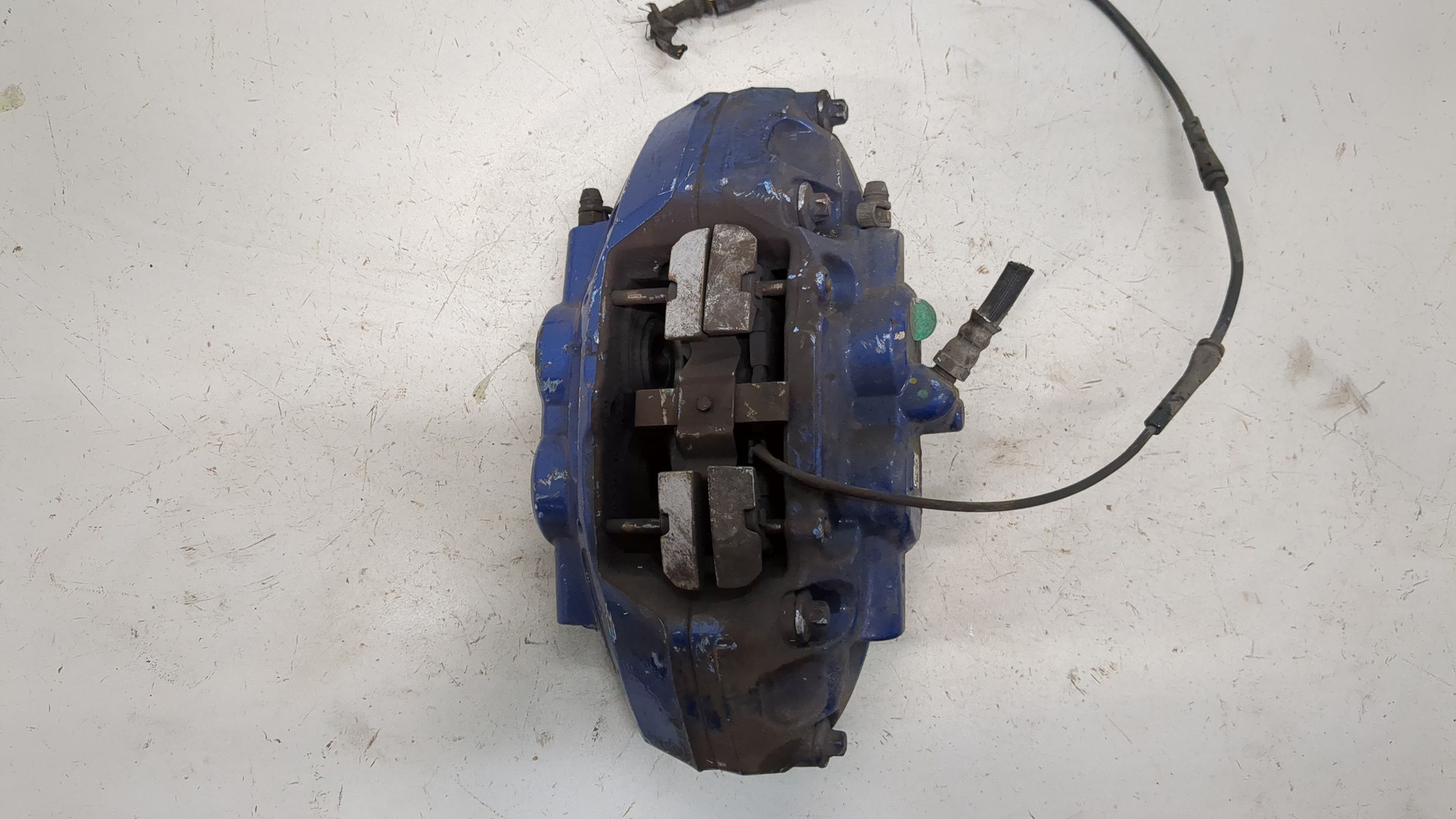 Суппорт передний левый