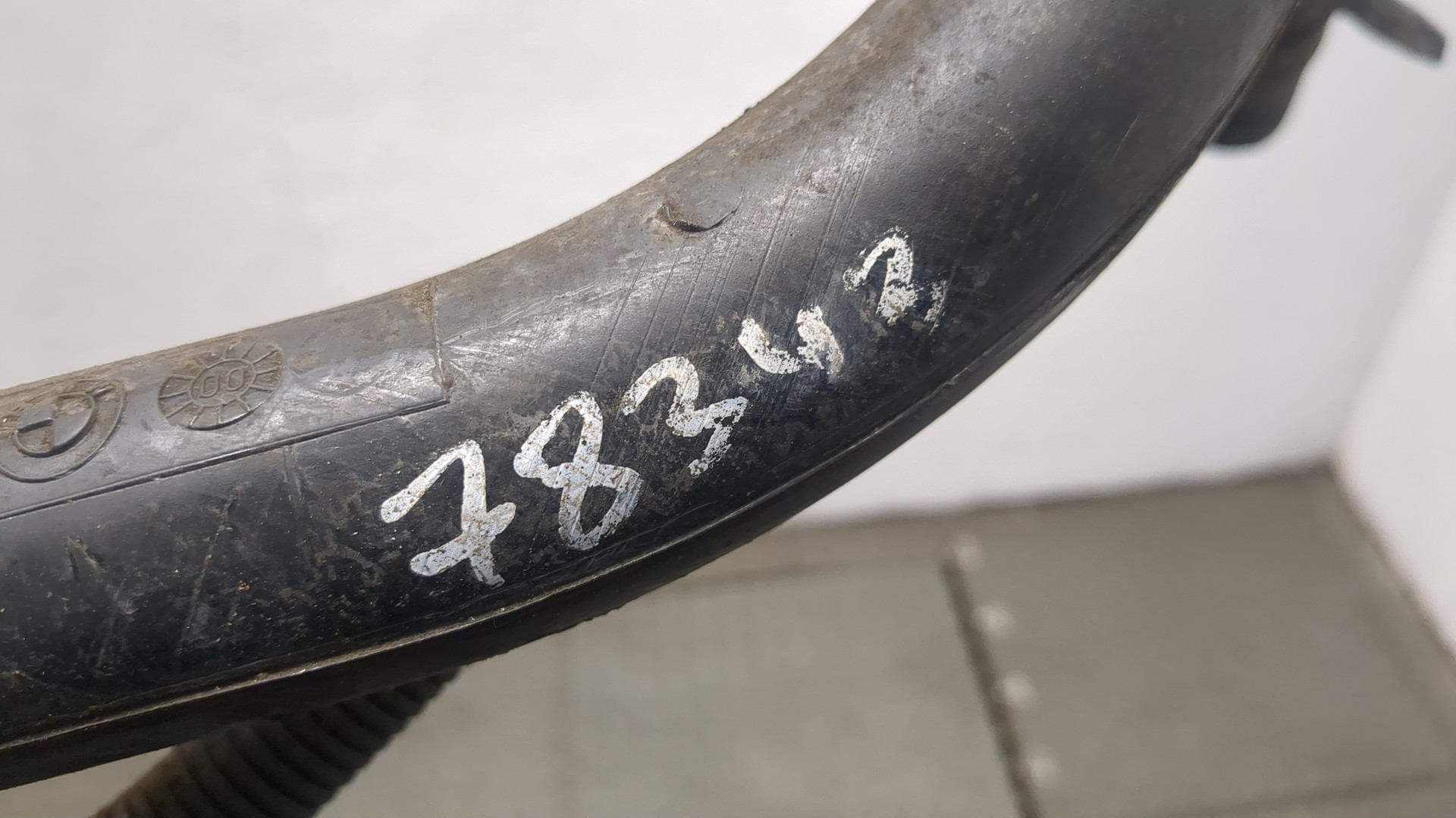 Горловина топливного бака