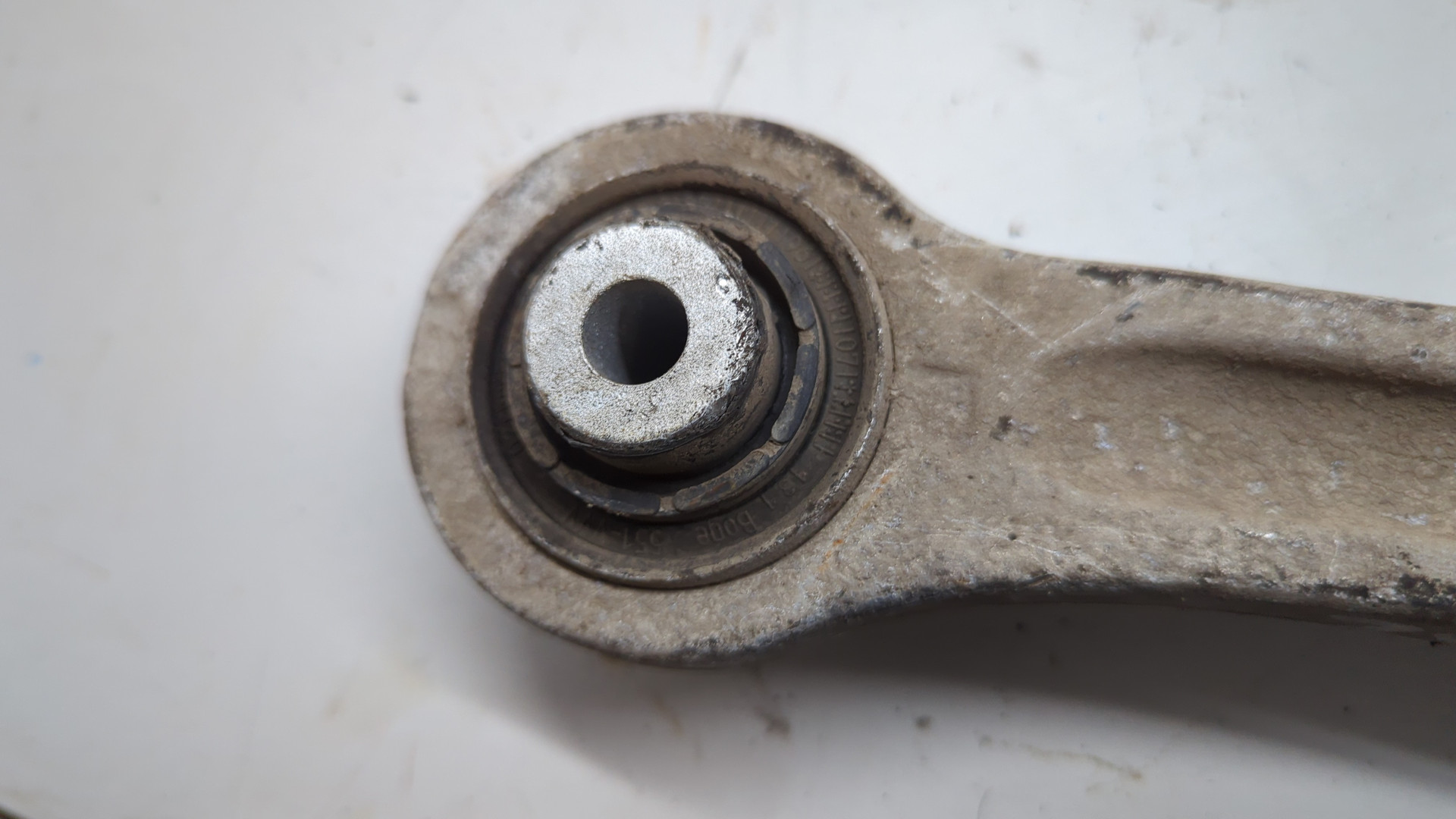 Рычаг передний