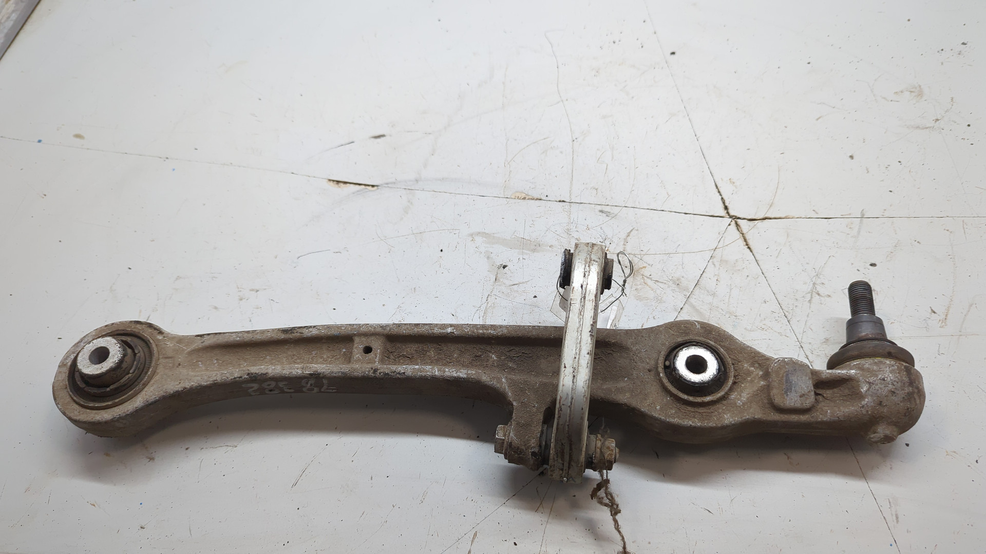 Рычаг передний