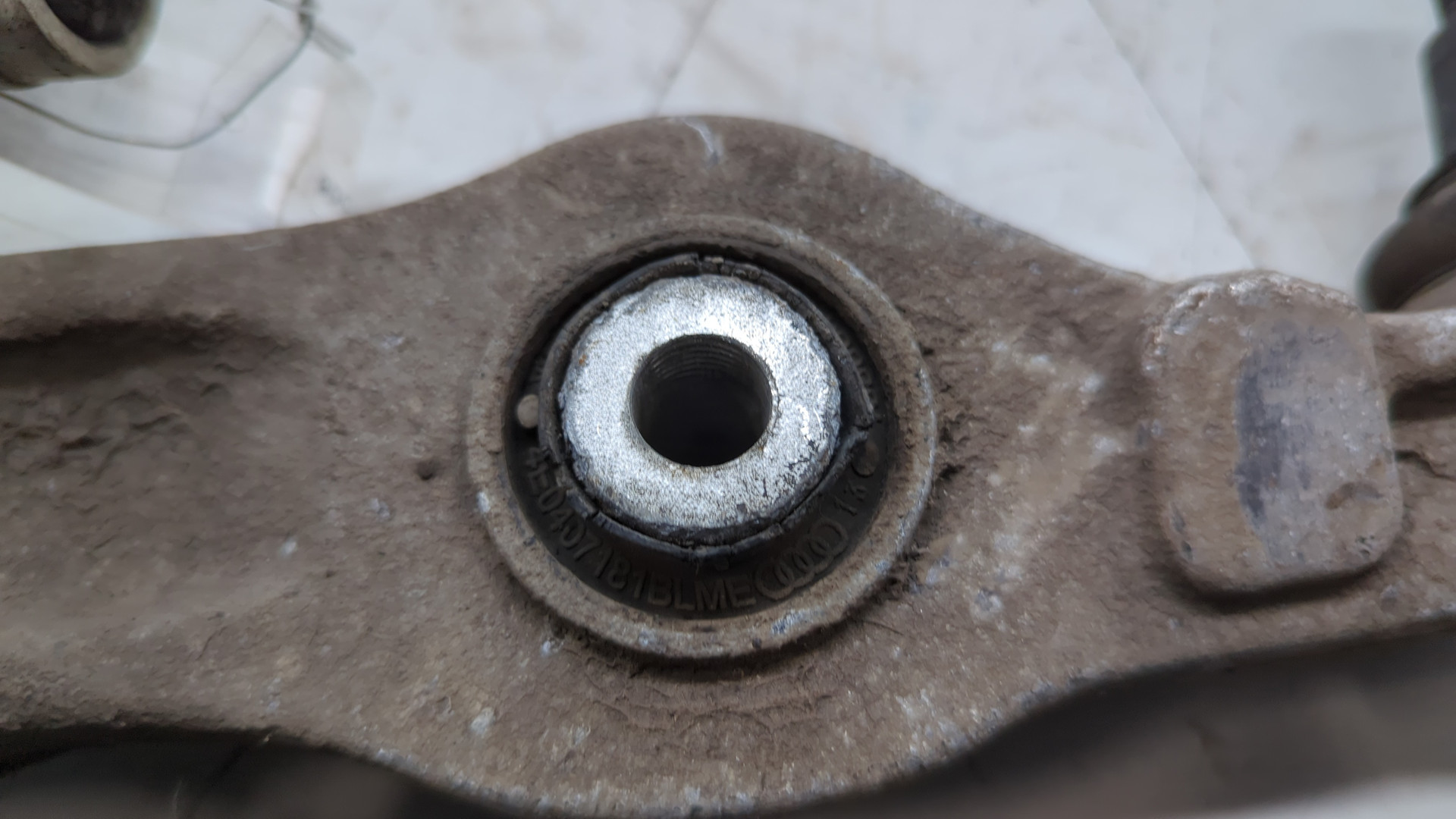 Рычаг передний