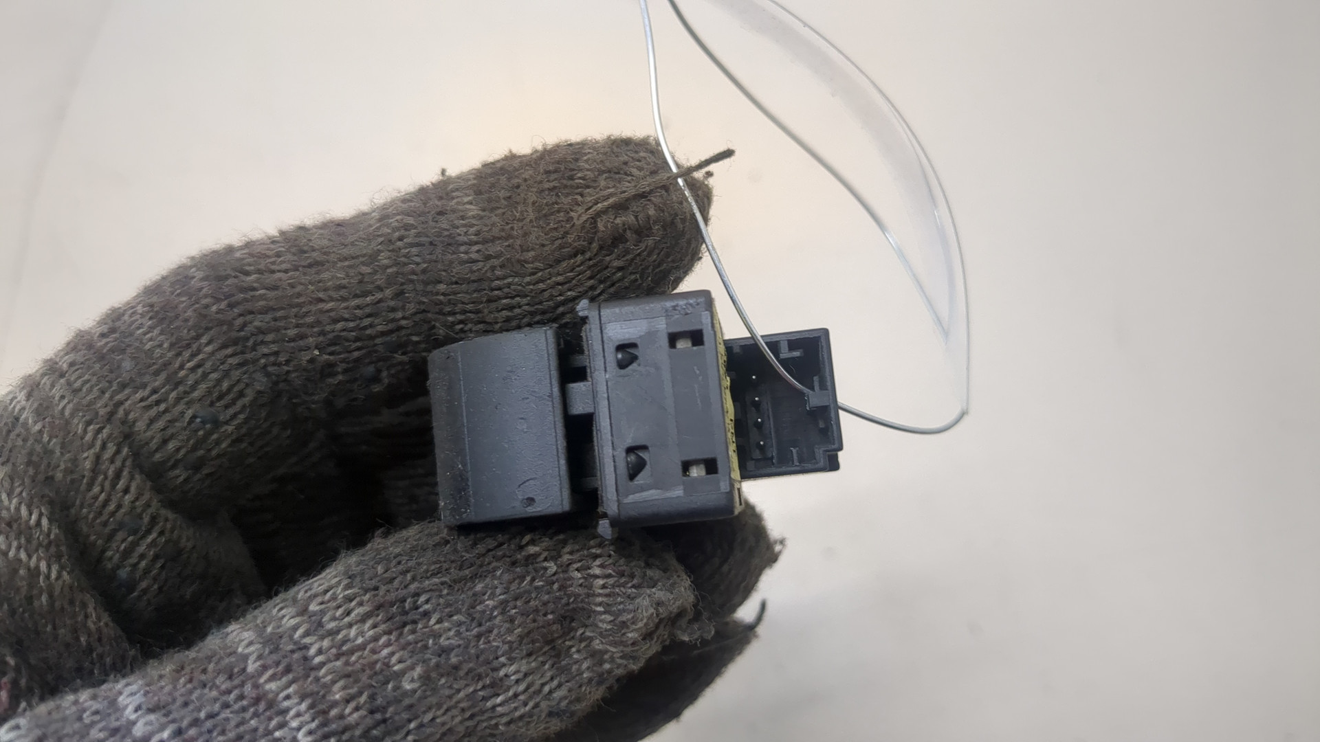 Кнопка стеклоподъемника