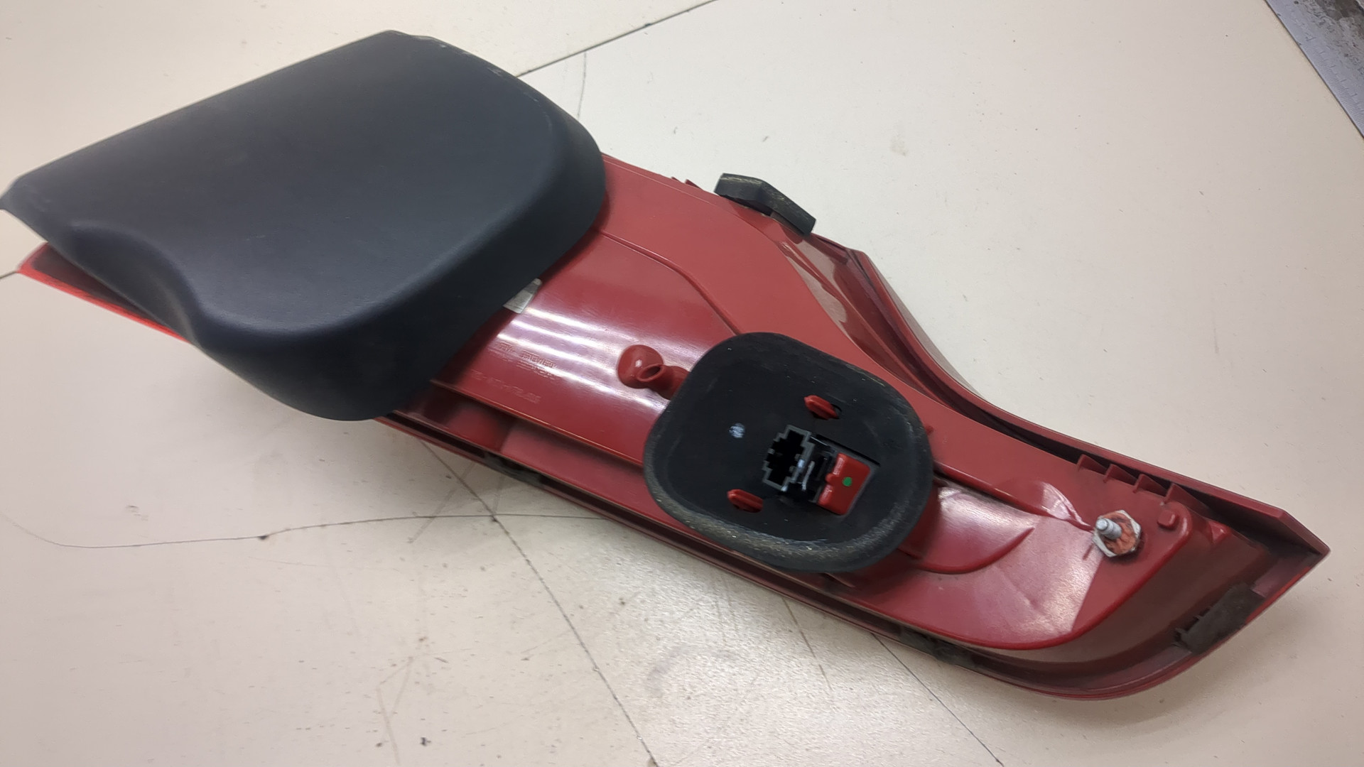 Фонарь задний внутренний левый