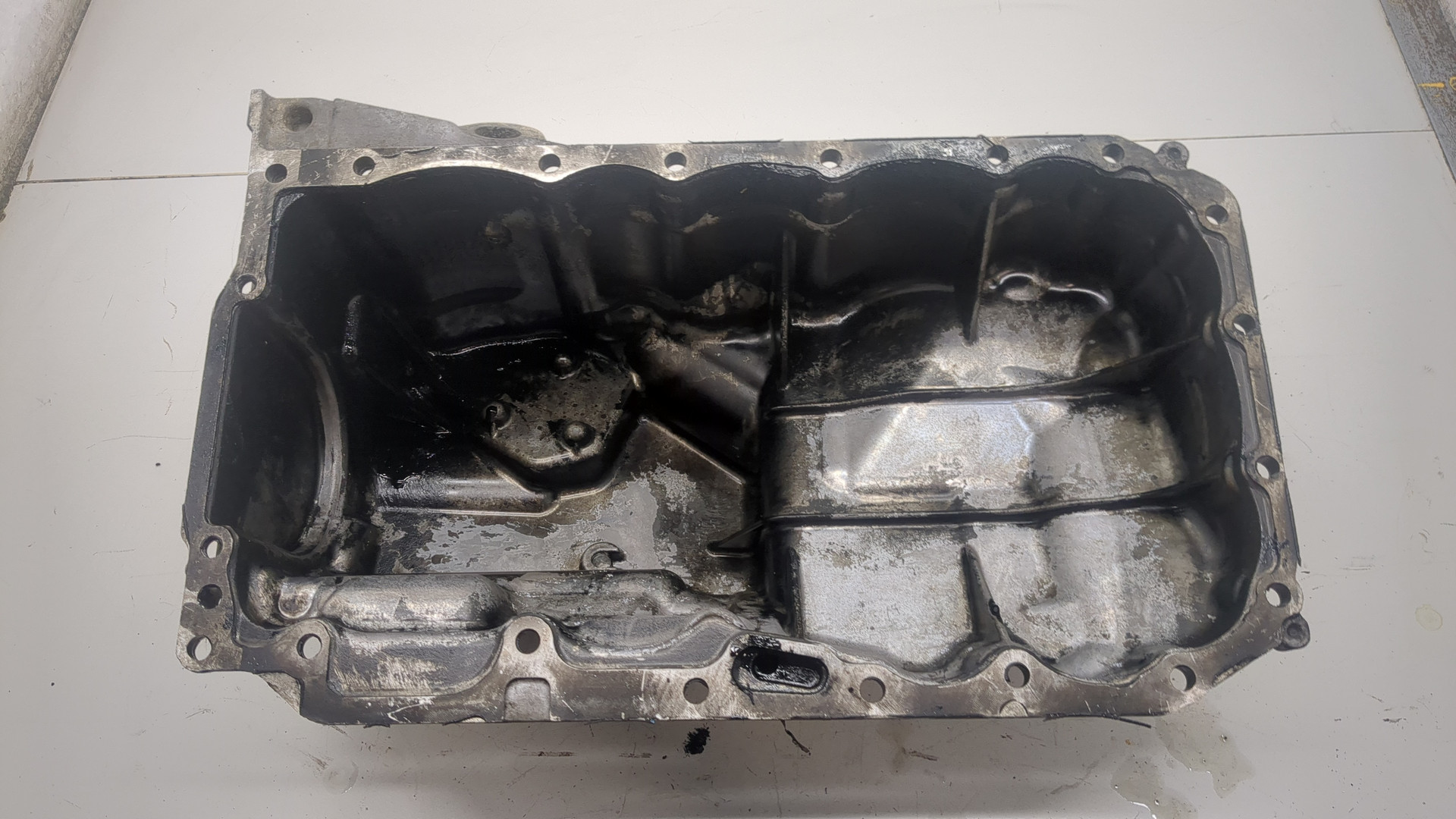 Поддон масляный двигателя (картер)