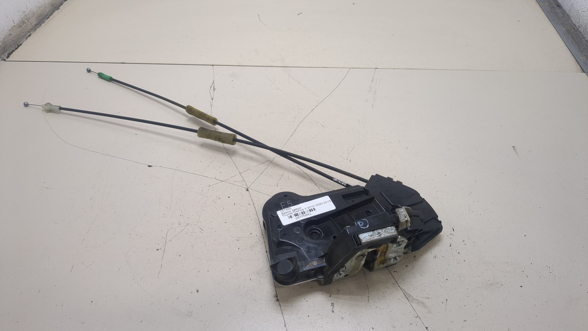 Замок двери передней правой