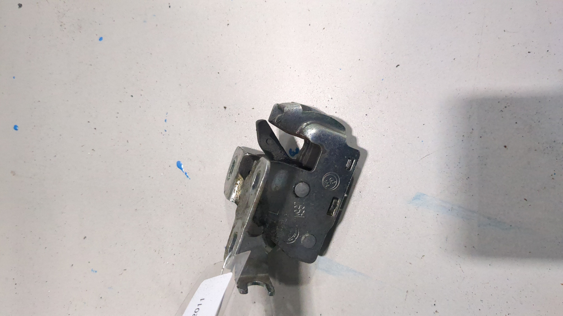 Замок двери задней левой