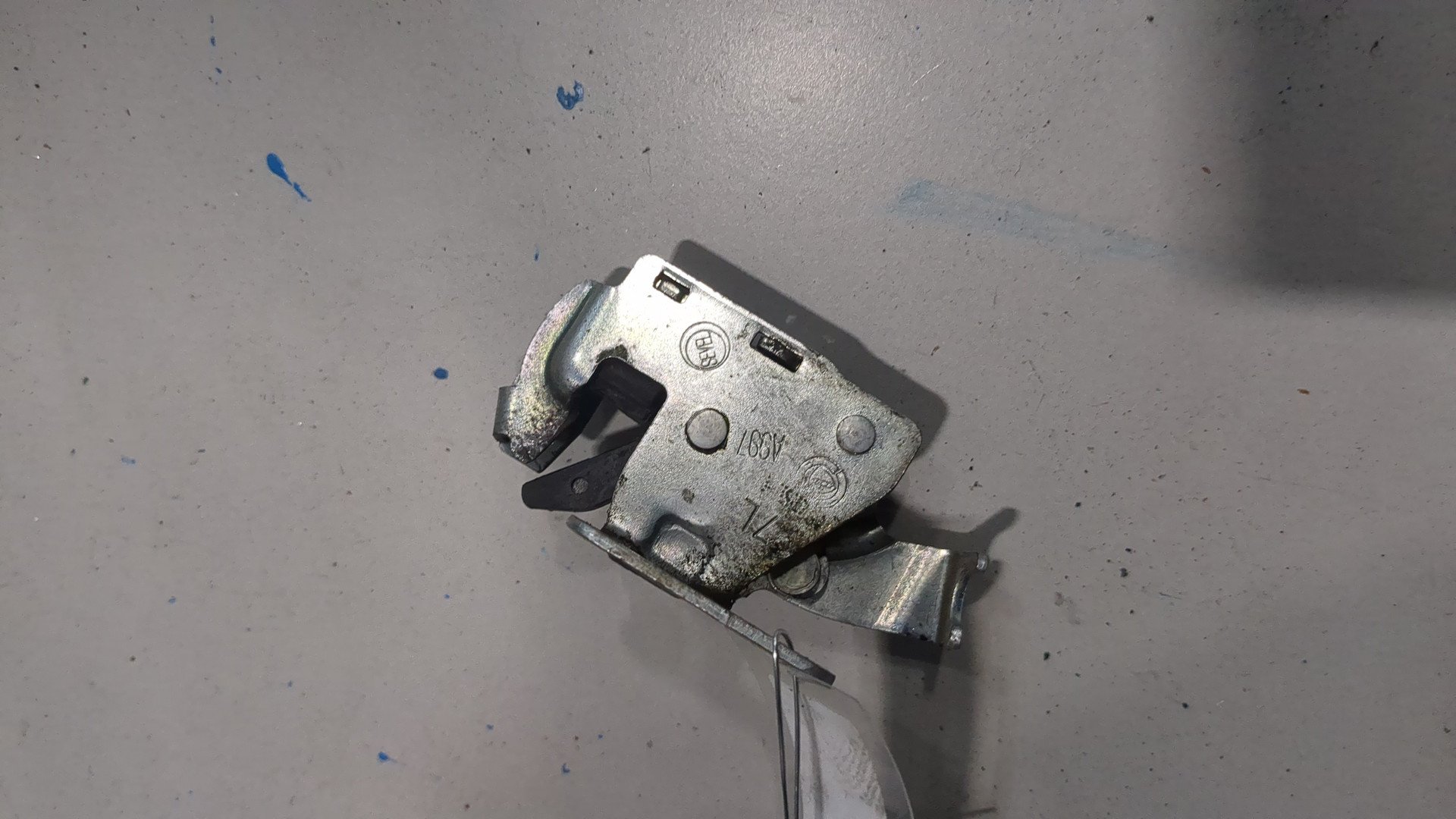 Замок двери задней левой