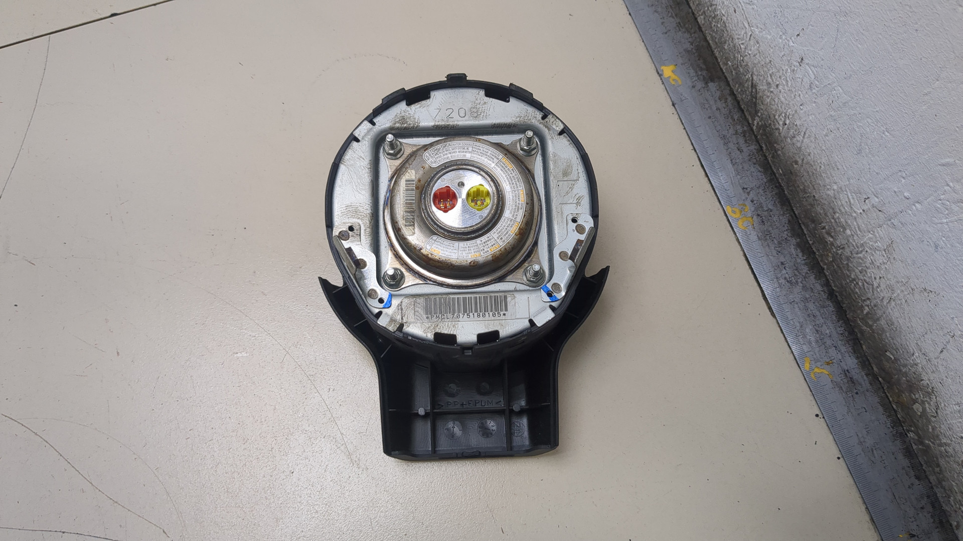 Подушка безопасности в рулевое колесо