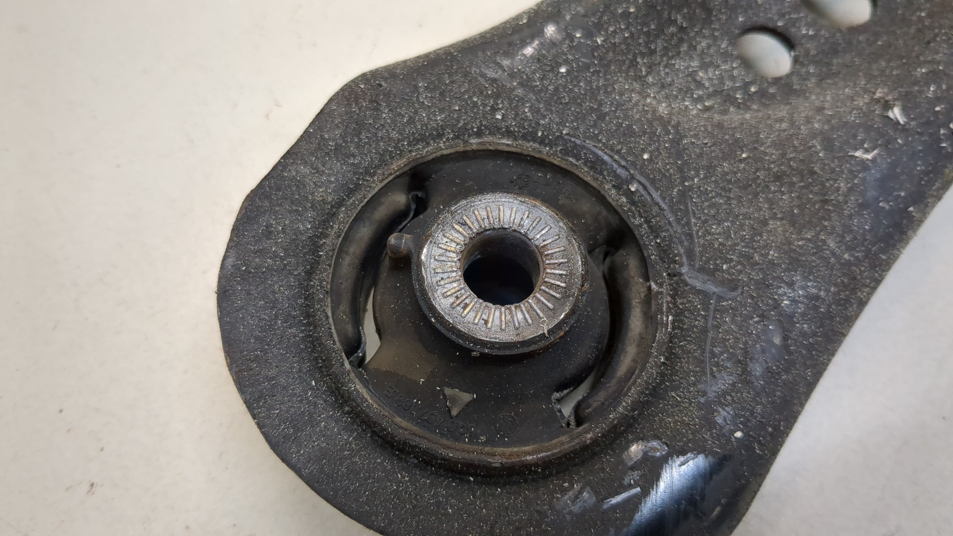 Рычаг передний правый