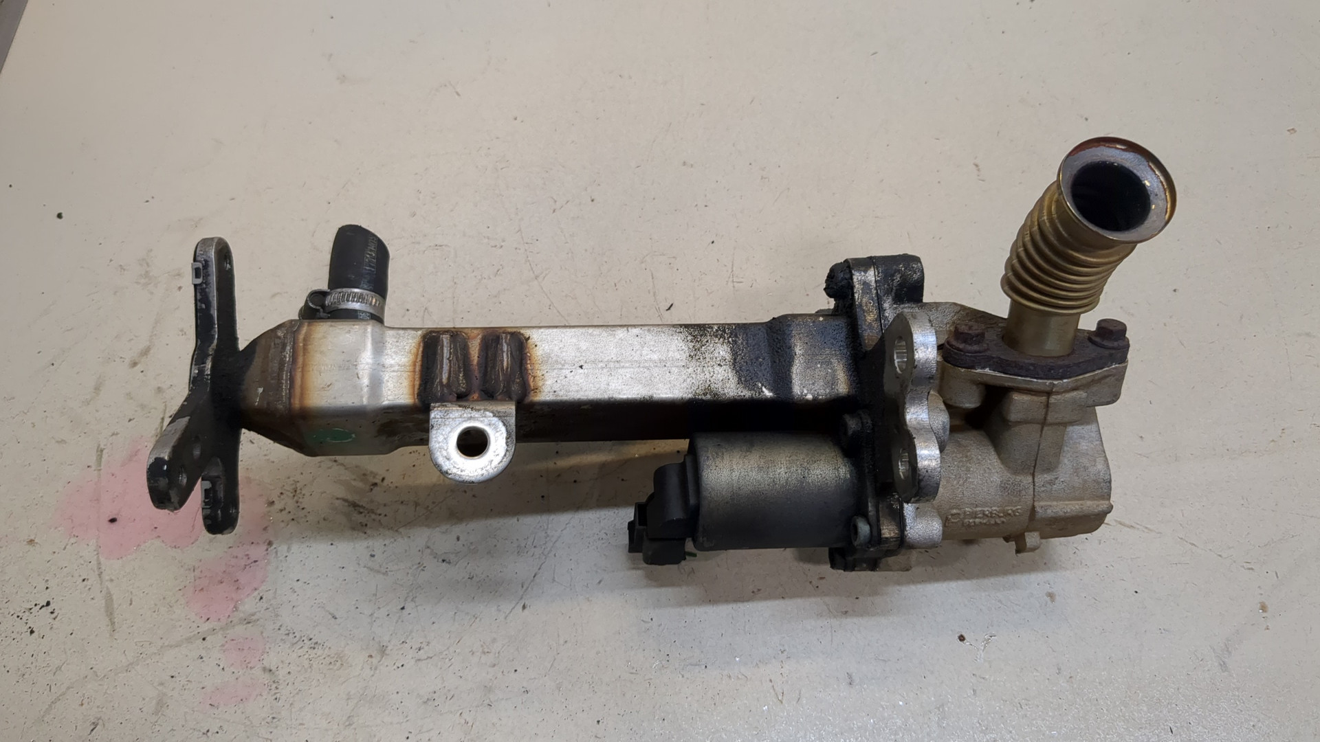 Тройник вентиляции картерных газов