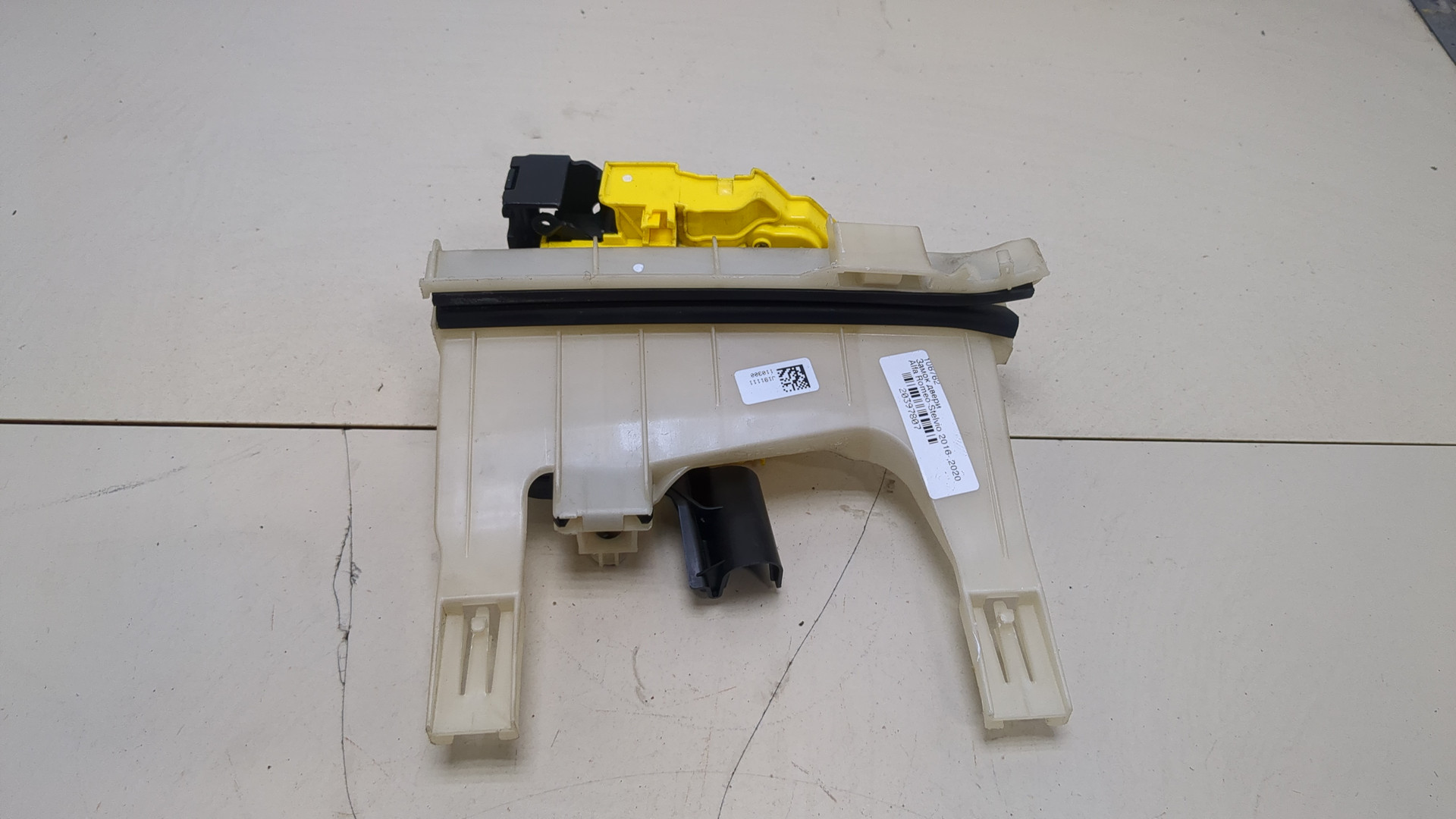 Замок двери передней правой