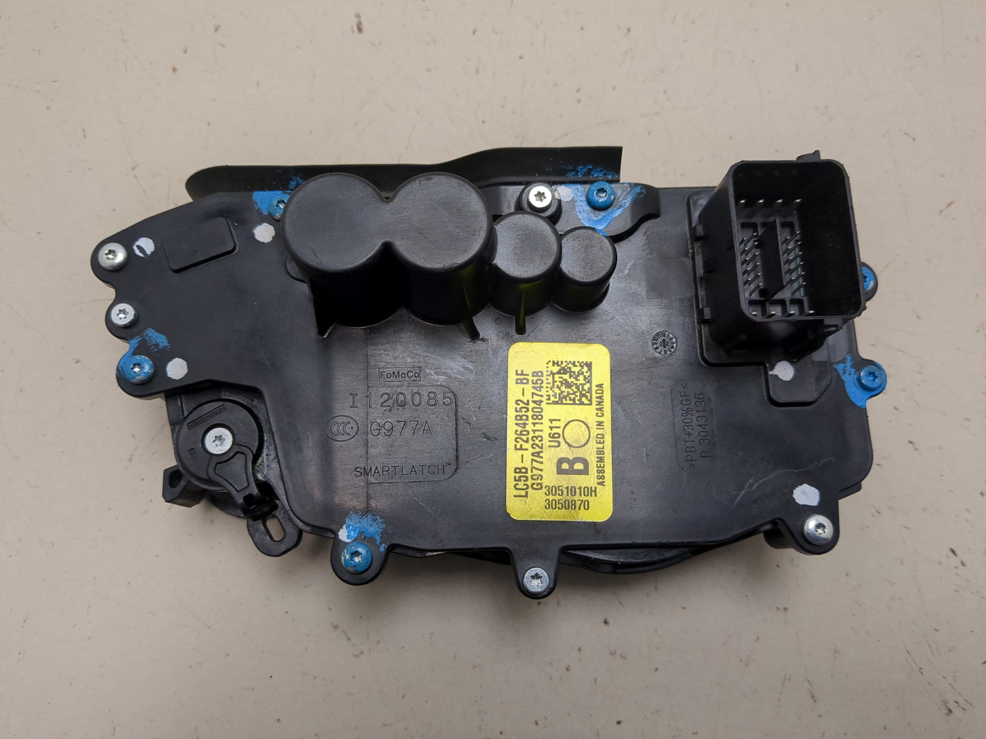 Замок двери задней правой