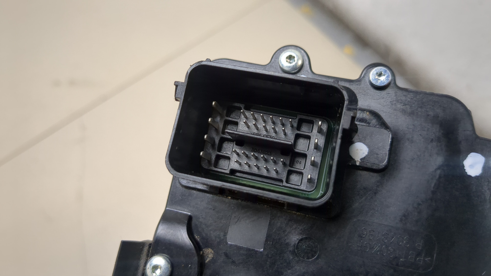 Замок двери задней правой