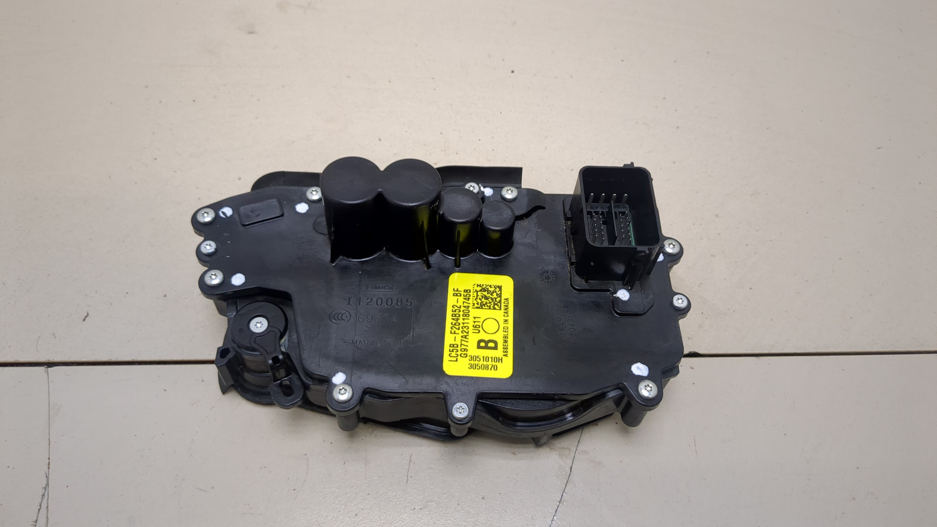 Замок двери задней правой